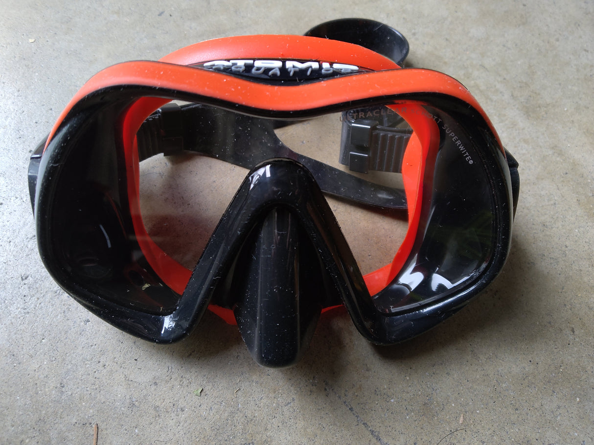 Used Atomic Aquatics Venom Frameless Mask