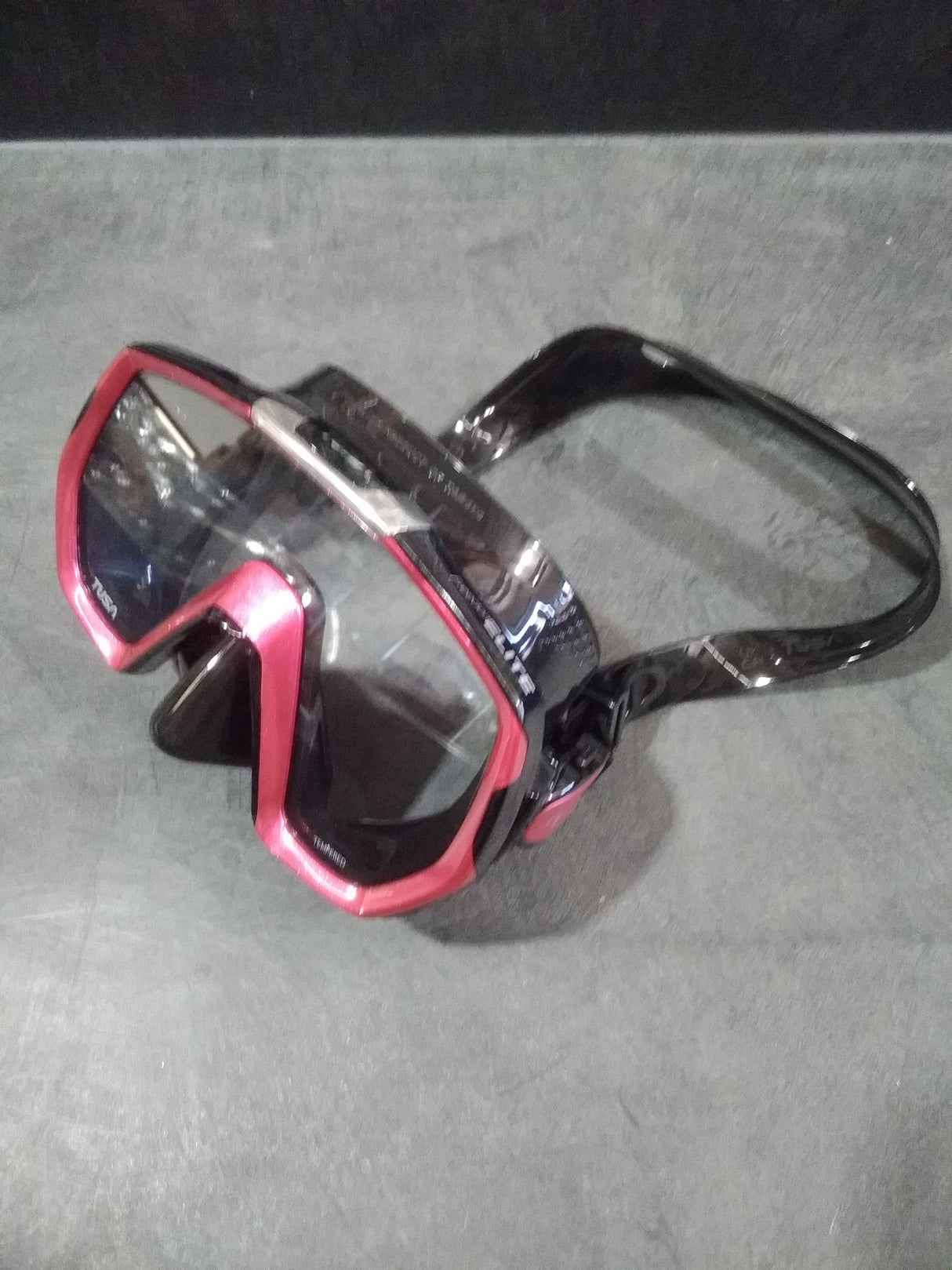 Open Box Tusa Freedom Elite Single Lens Scuba Diving Mask-