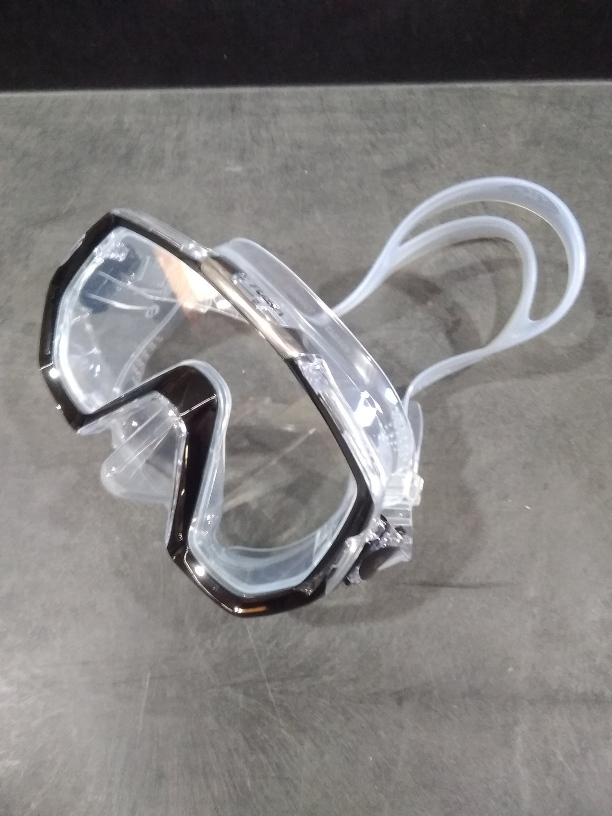 Open Box Tusa Freedom Elite Single Lens Scuba Diving Mask-