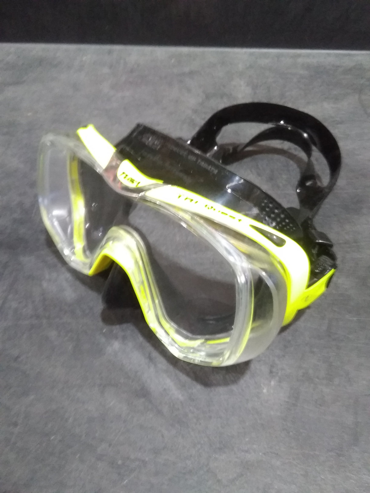 Open Box Tusa Freedom Tri-Quest Single Lens Scuba Diving Mask-Black/Yellow-