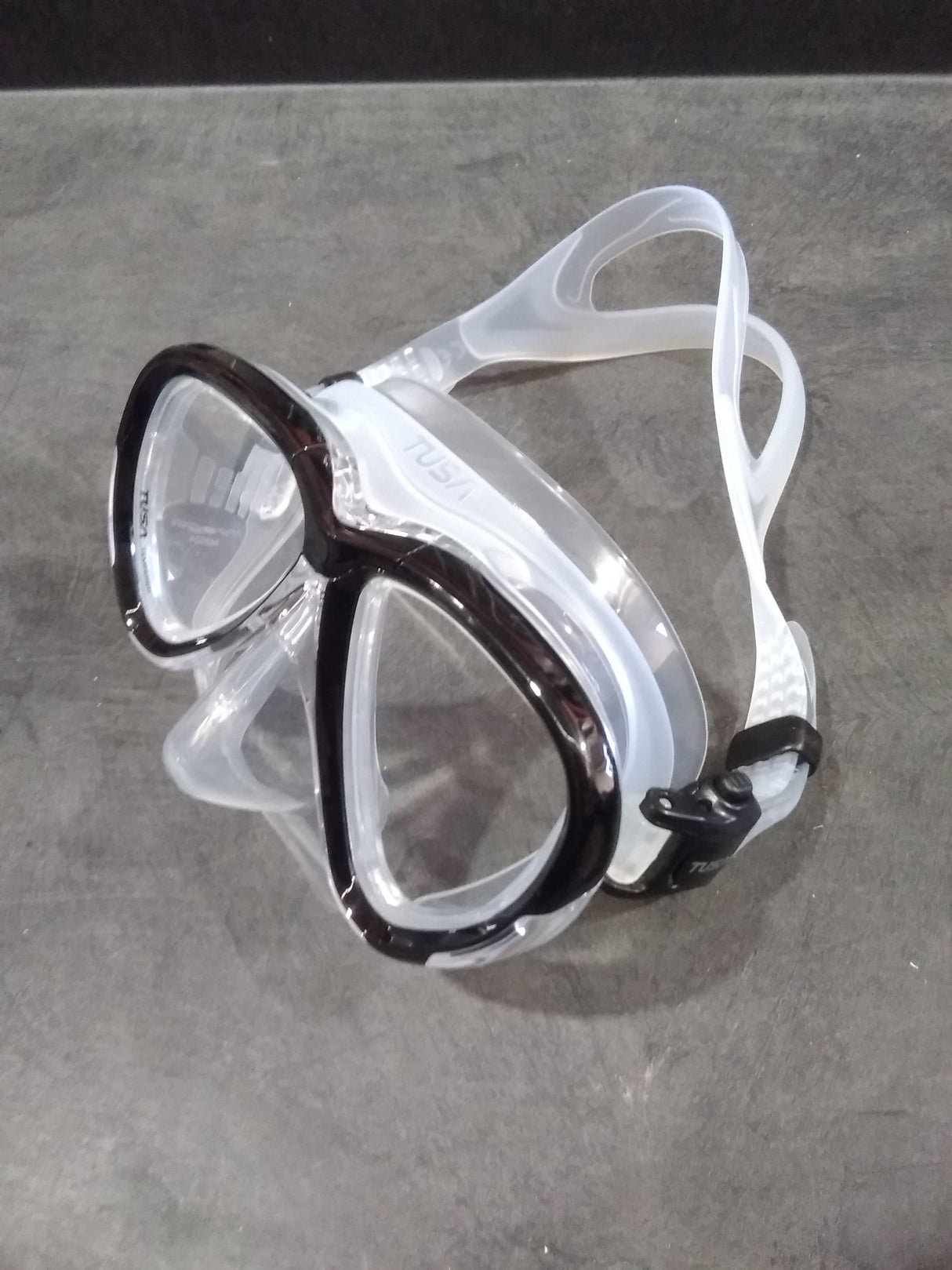 Open Box Tusa Intega Mask-Black-Like New-