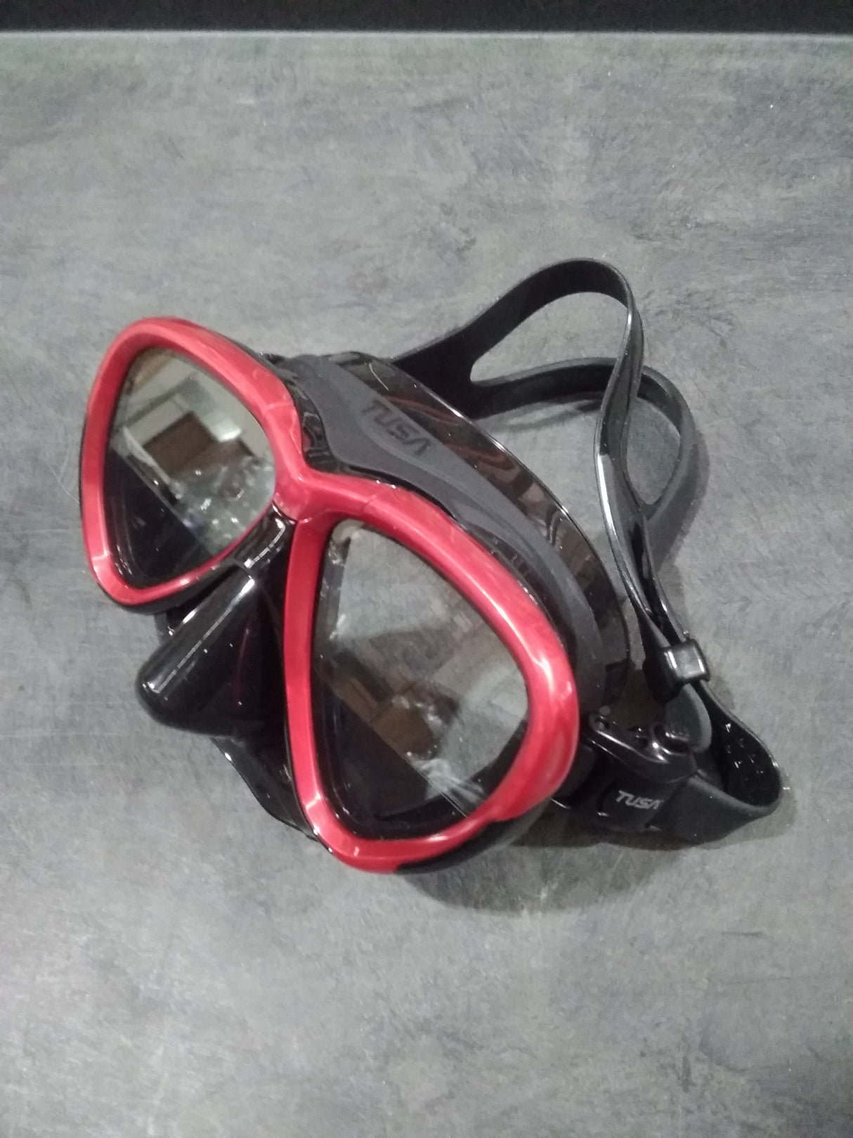 Open Box Tusa Intega Mask-Metallic Red/Black Silicone-