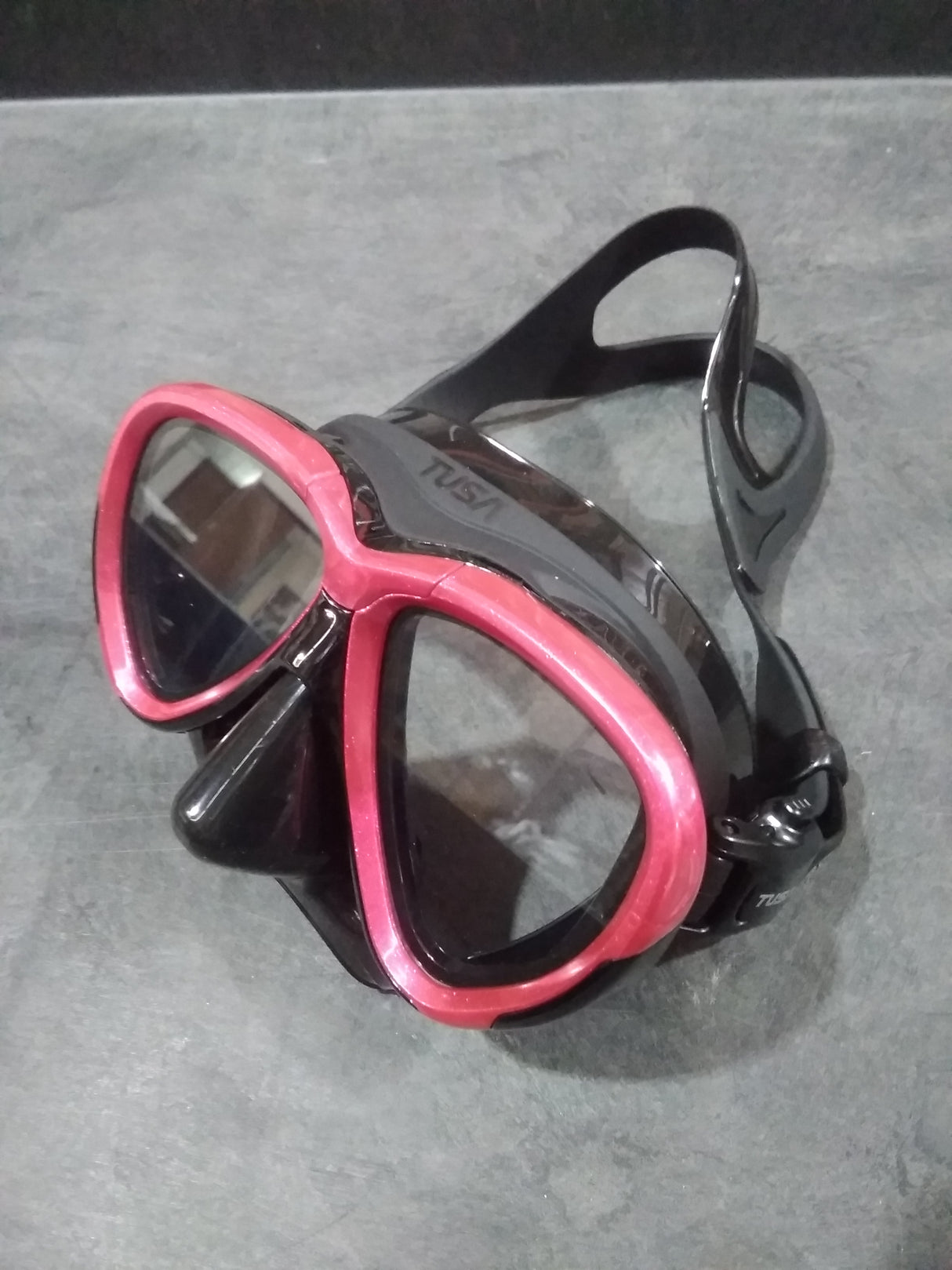 Open Box Tusa Intega Mask-Rose Pink/Black Silicone-
