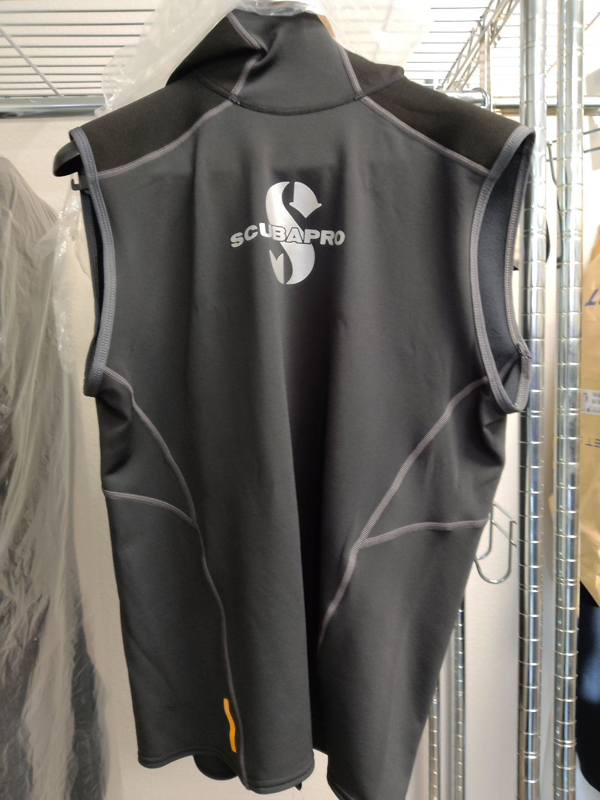 Open Box Scubapro Hybrid Mens Hooded Vest