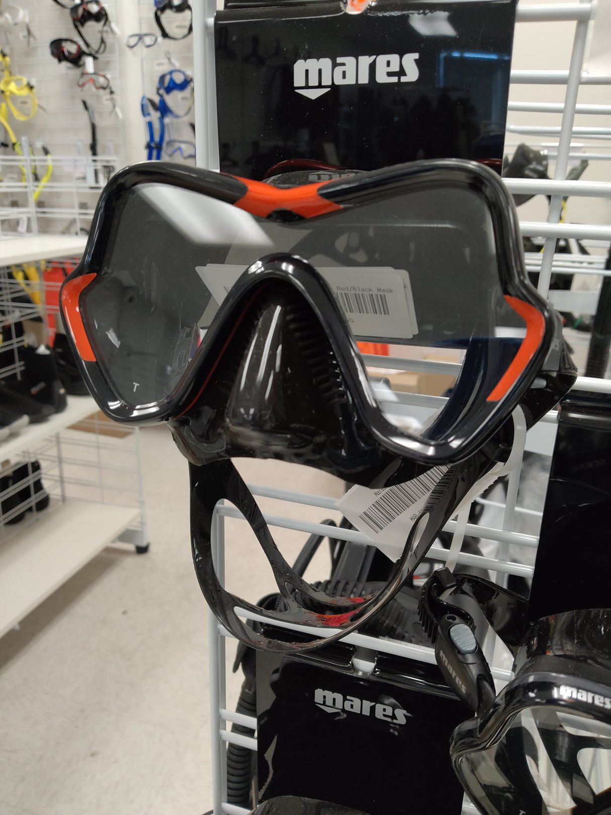 Used Mares One Vision Red/Black Mask