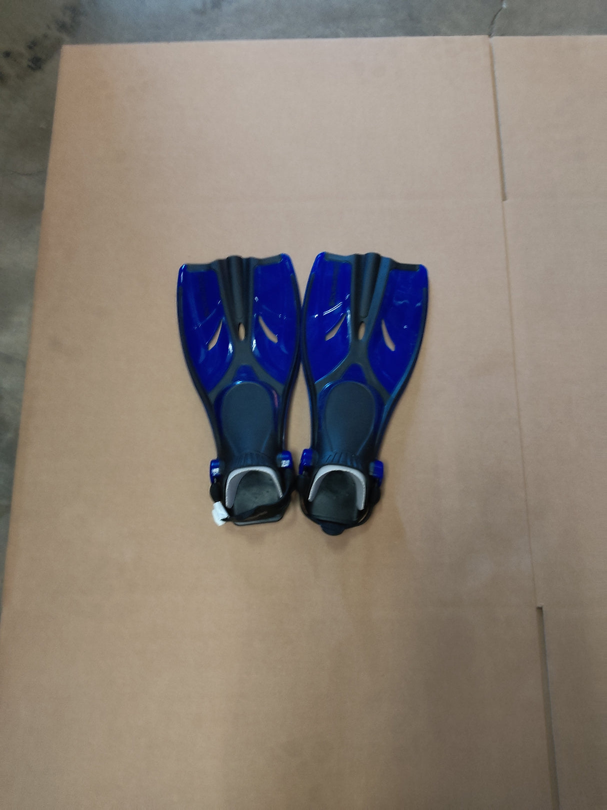 Open Box Scubapro Dolphin Fins
