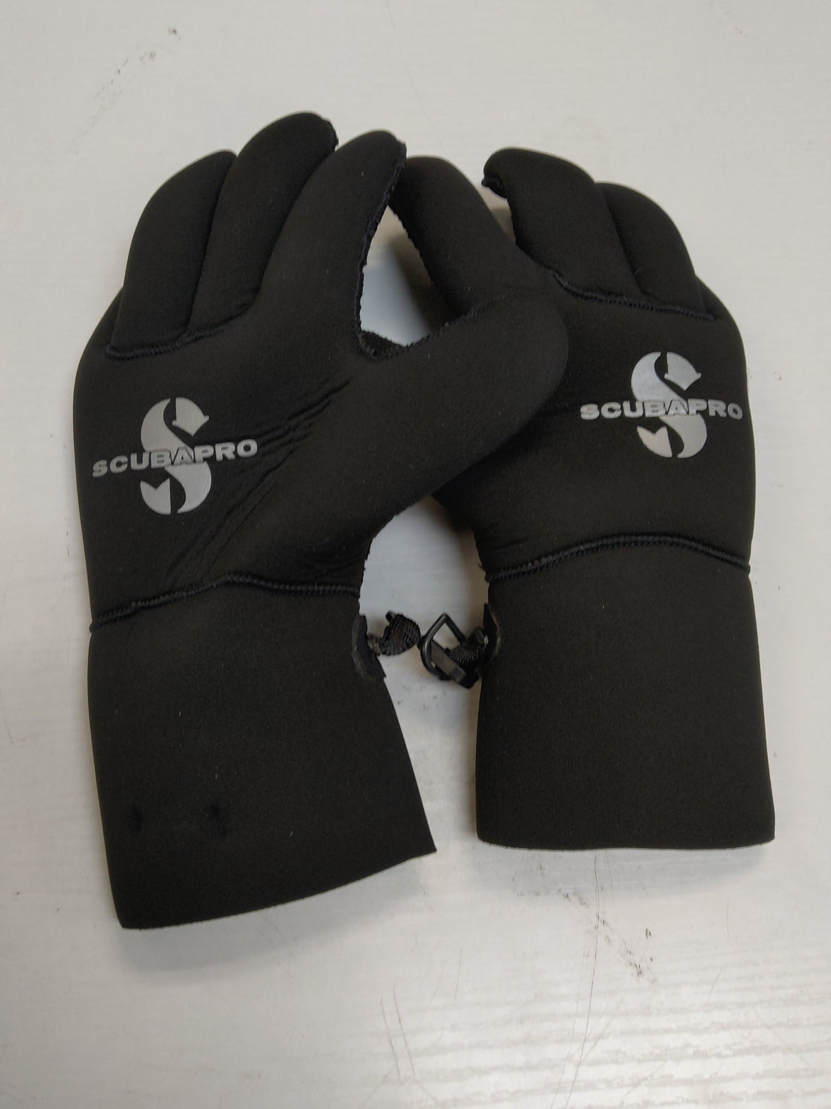 Used Scubapro Everflex 5mm Glove