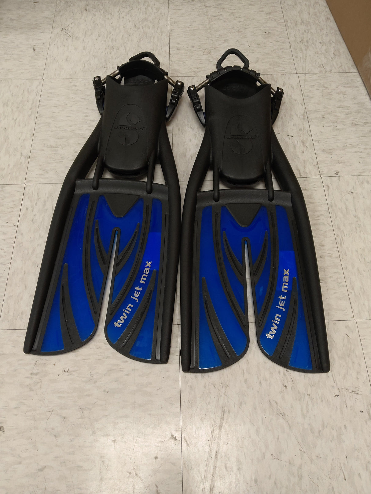 Used Scubapro Twin Jet Max Open Heel Scuba Diving Fins