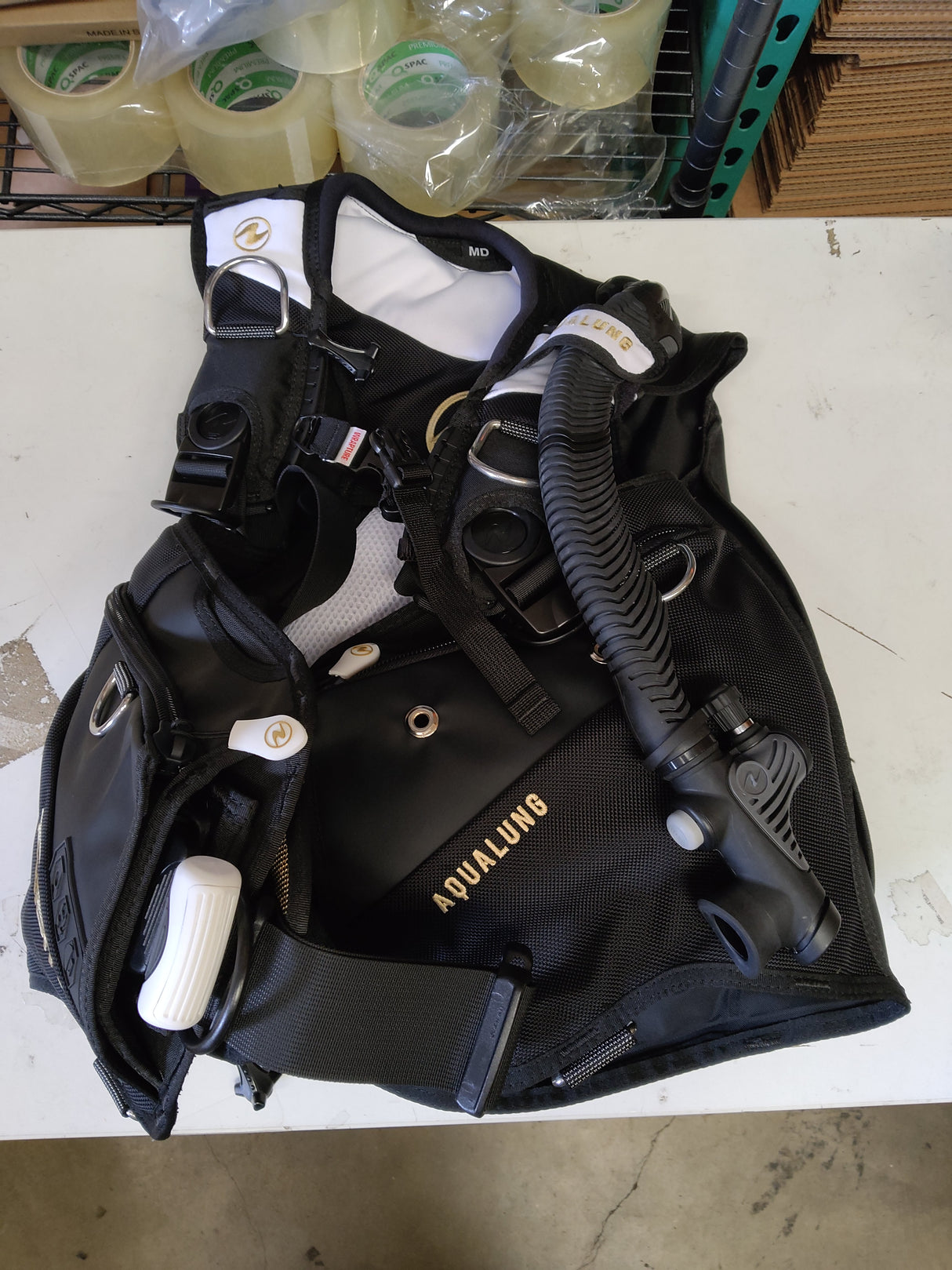 Used Aqualung Axiom Women's BCD White / Gold