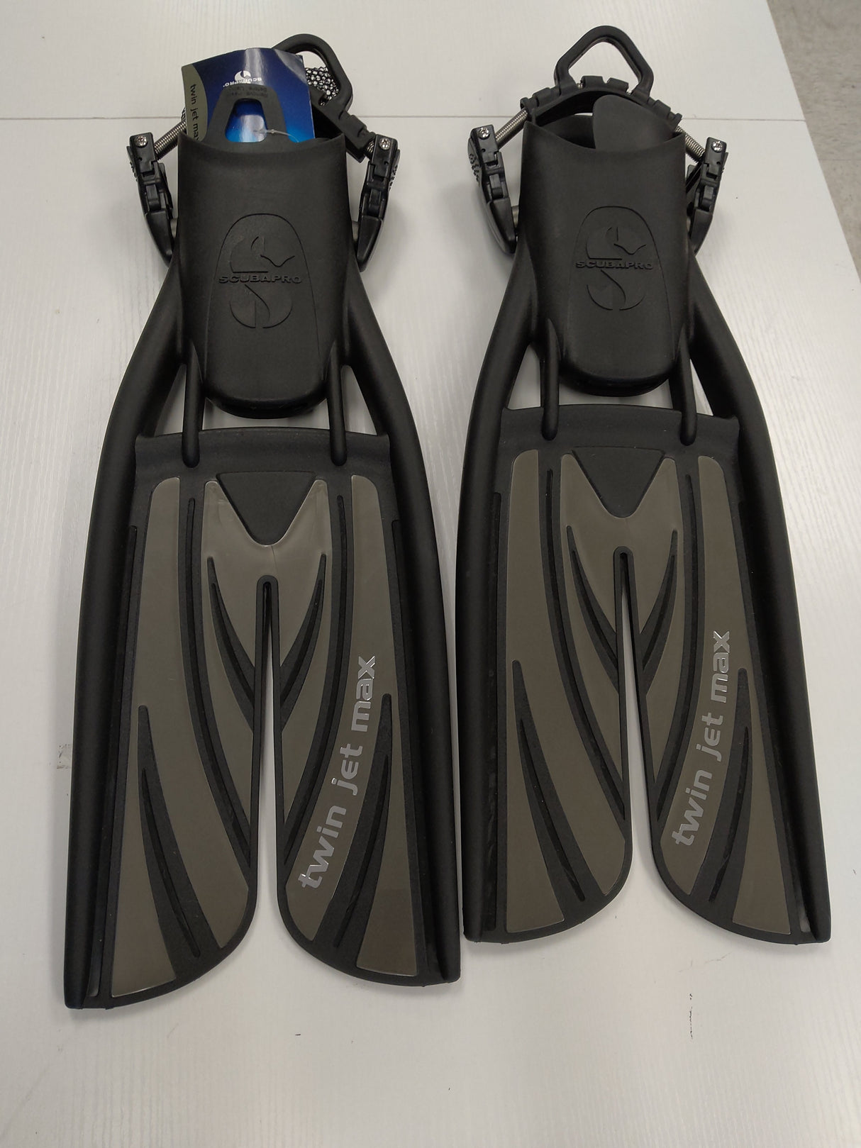 Used Scubapro Twin Jet Max Open Heel Scuba Diving Fins
