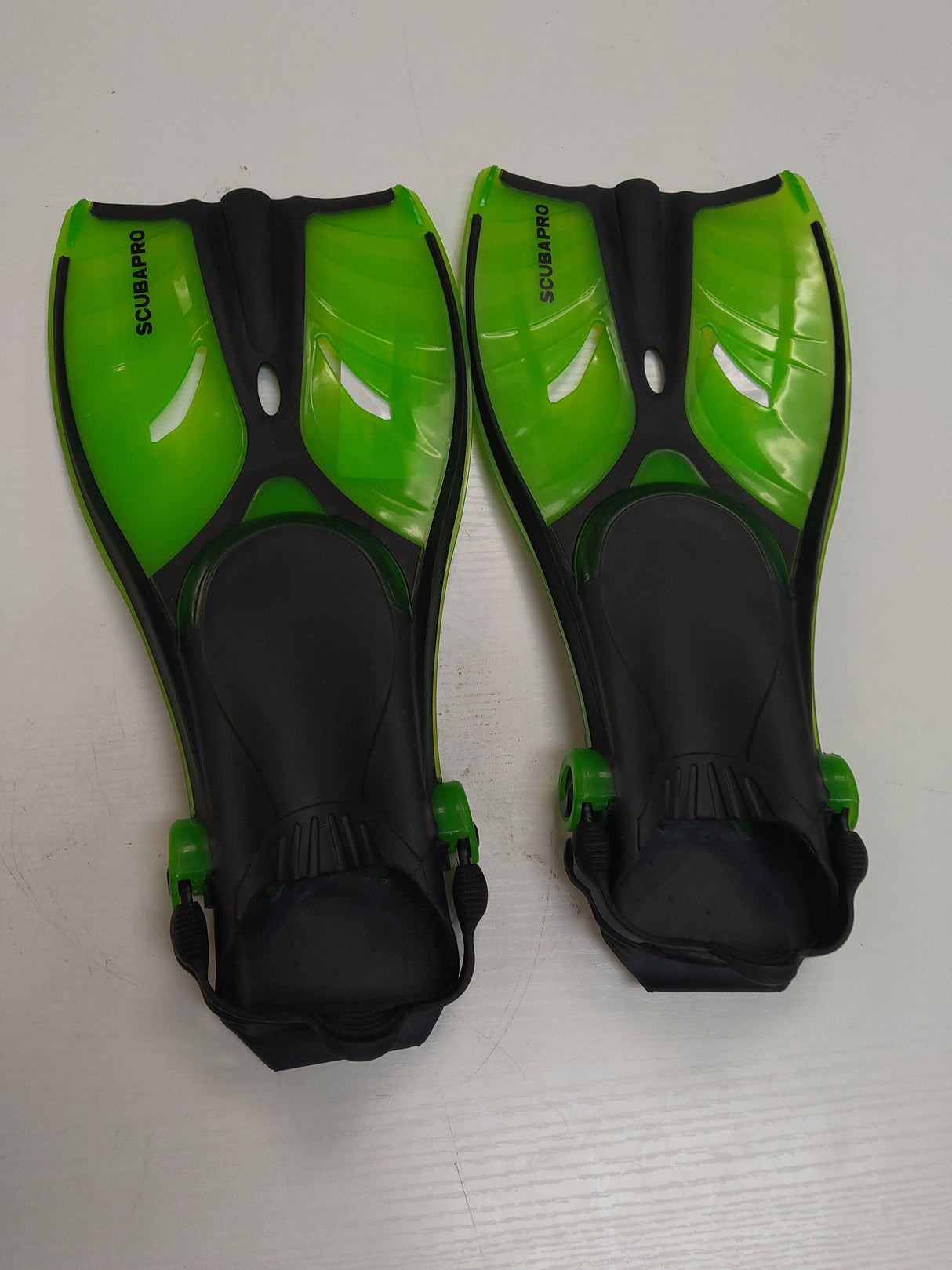 Used Scubapro Dolphin Fins