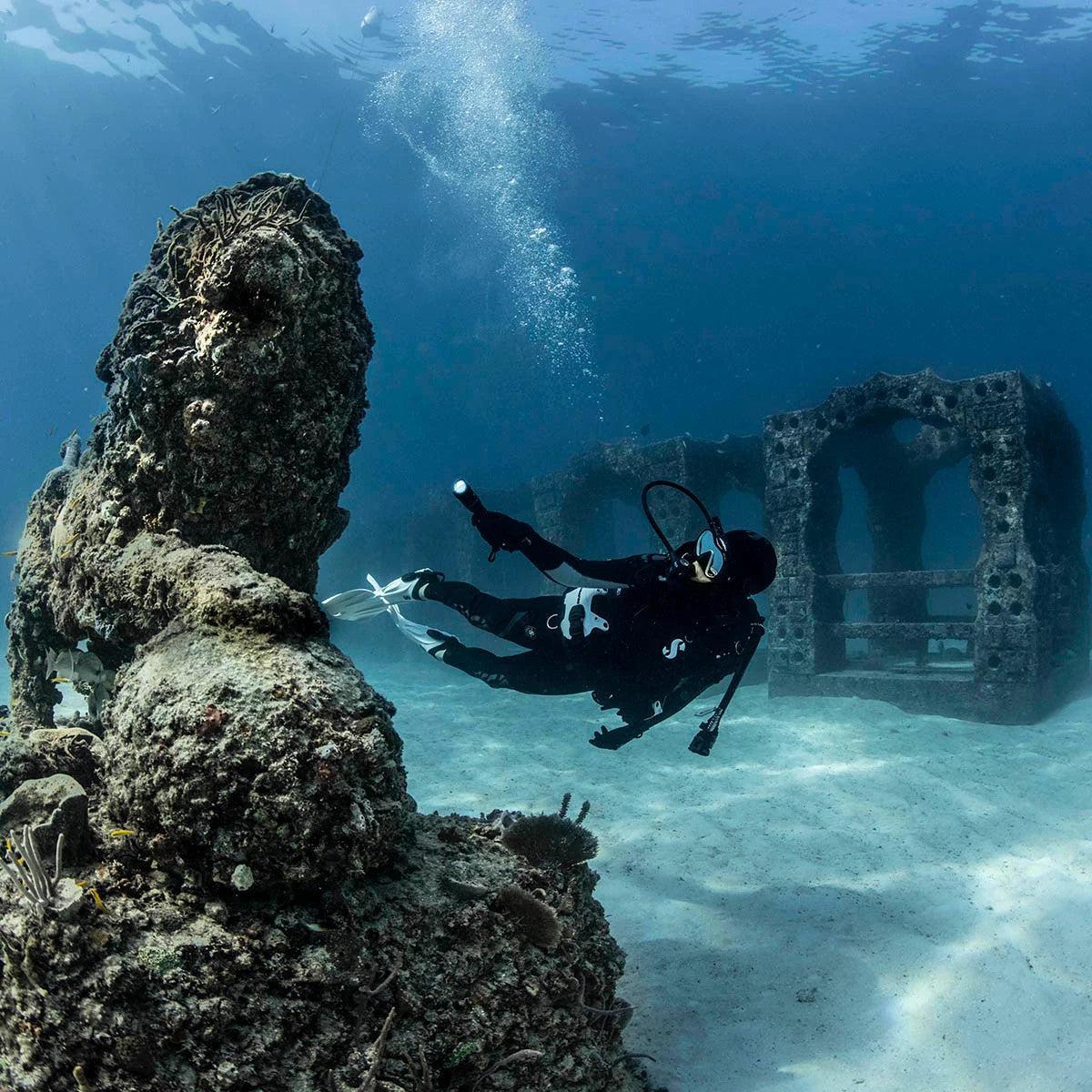 Scubapro Novalight 850 Tec Single-Mode Torch Dive Light-