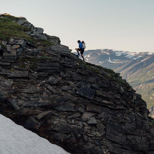 Suunto Vertical 2 climbing lifestyle