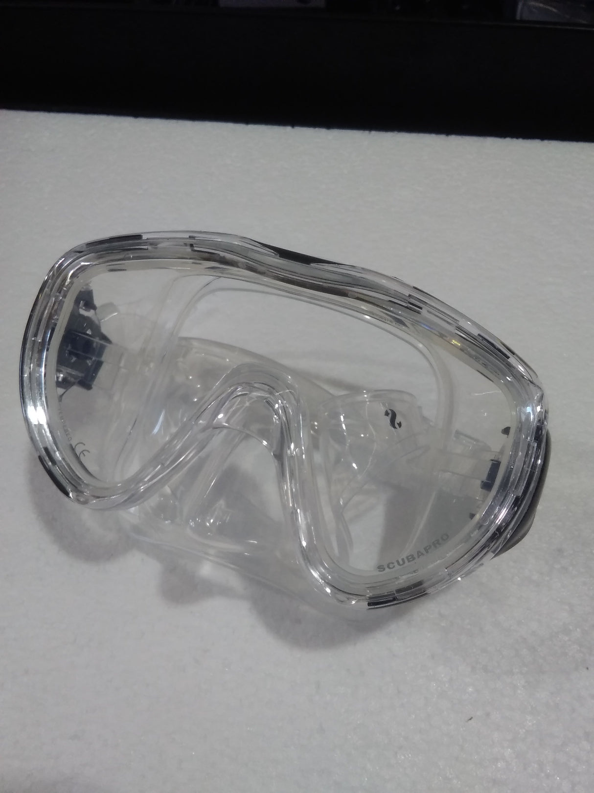 Used Scubapro Flux Low-Volume Single Lens Scuba Diving Mask-White-Clear-
