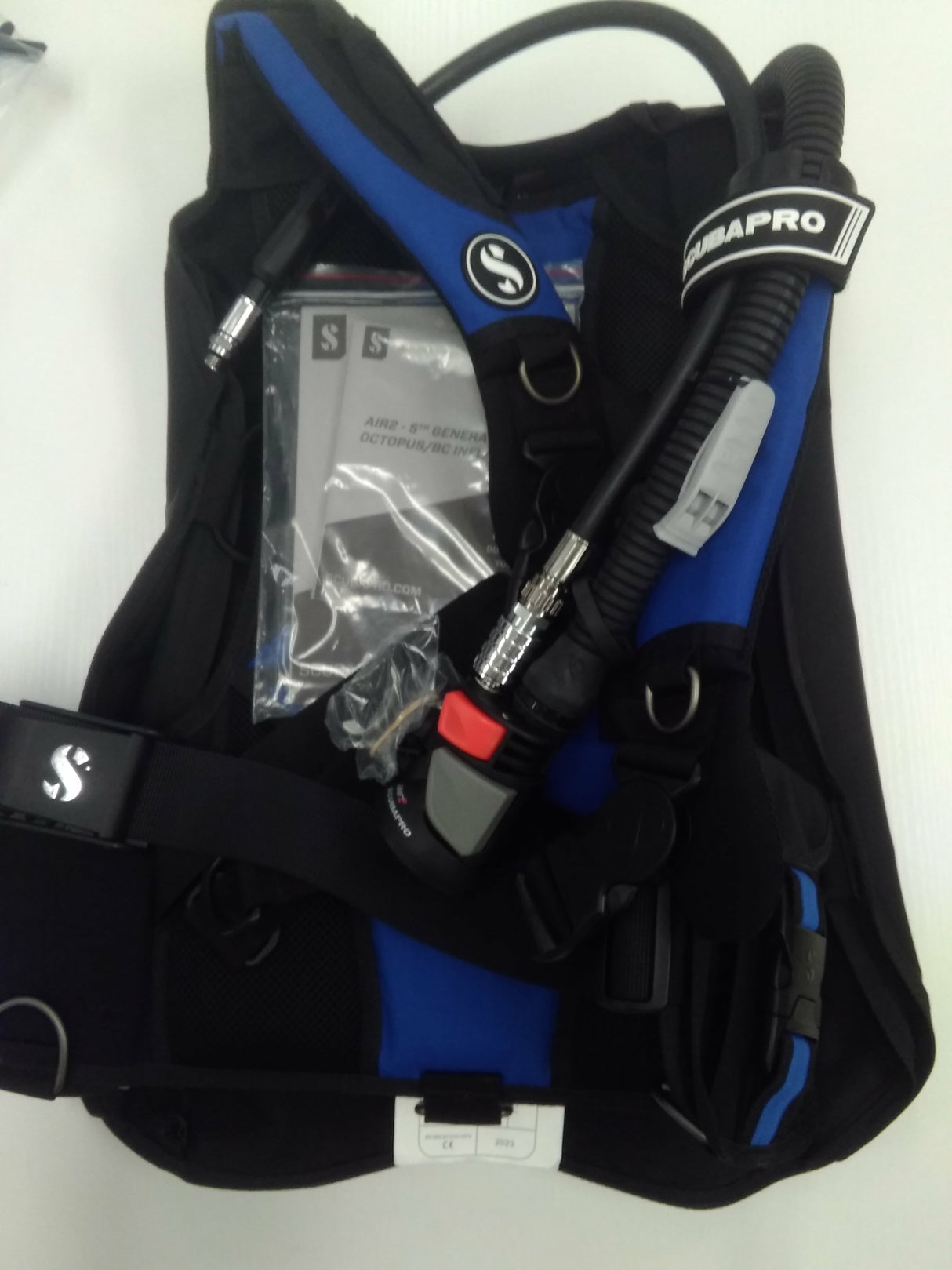 Used Scubapro Litehawk with Air2 V GEN-Black/Blue-M/L-