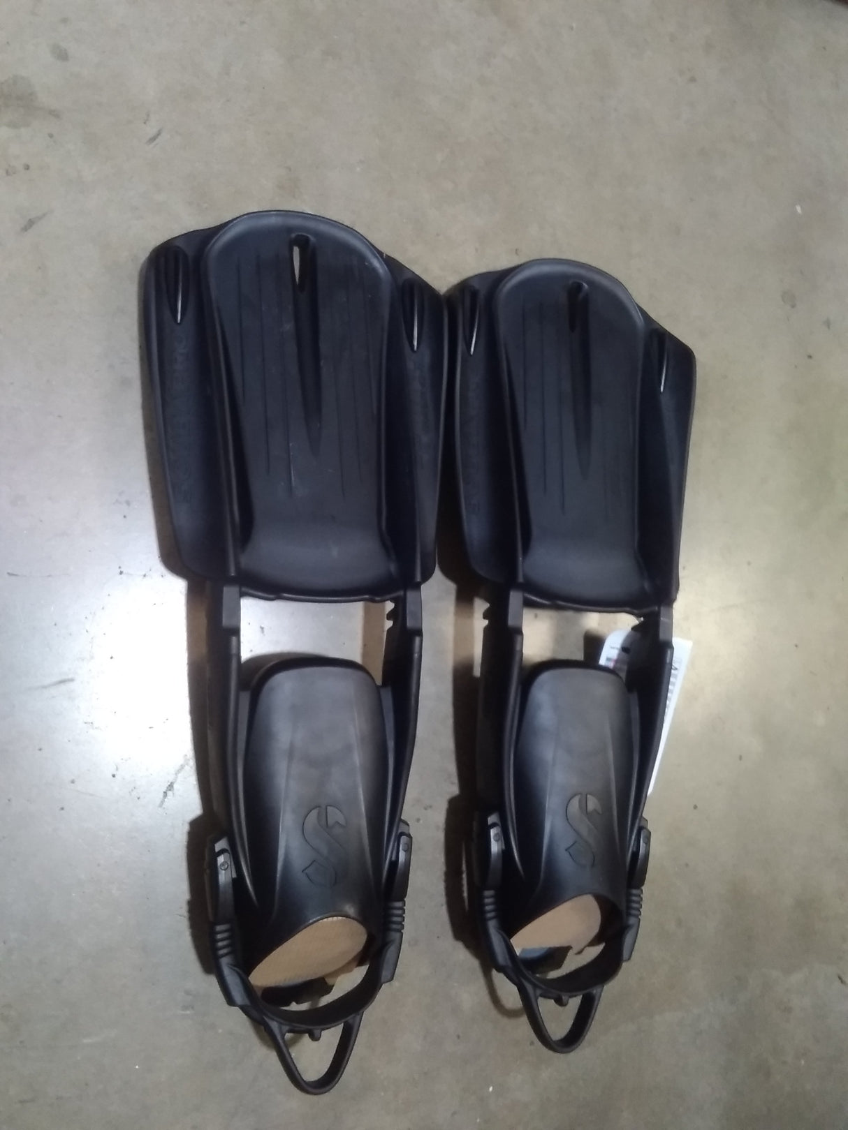 Used Scubapro Seawing Supernova Fins-Black-XS-