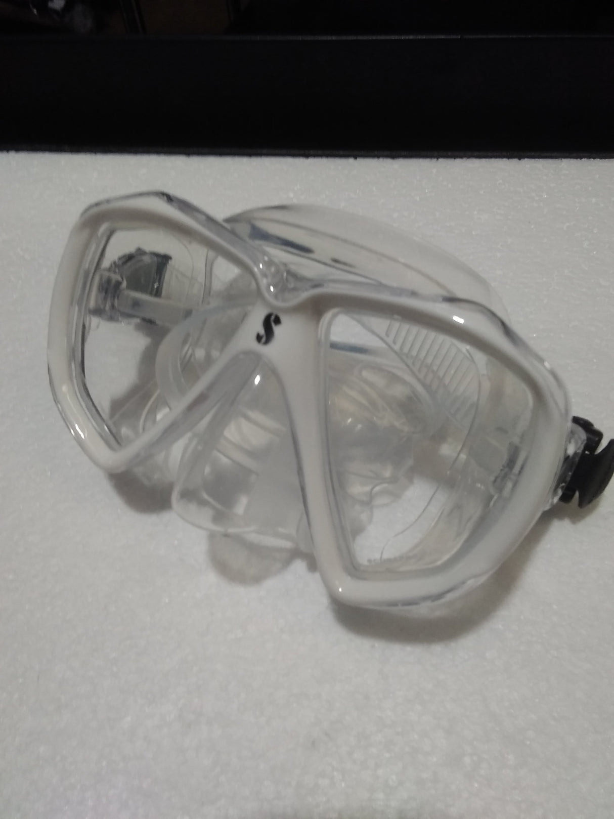 Used Scubapro Spectra Dive Mask-White-Clear Skirt-
