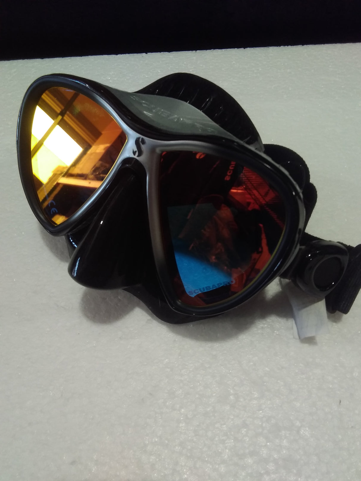 Used Scubapro Synergy 2 Twin Mask with comfort strap-Black/Silver - Mirrored Lens-