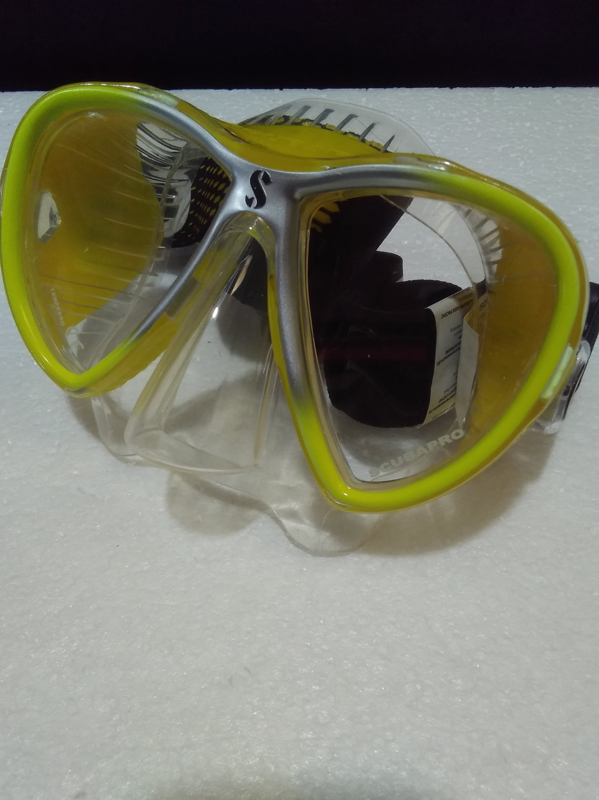 Used Scubapro Synergy 2 Twin Mask with comfort strap-Clear/Clear/Yellow-