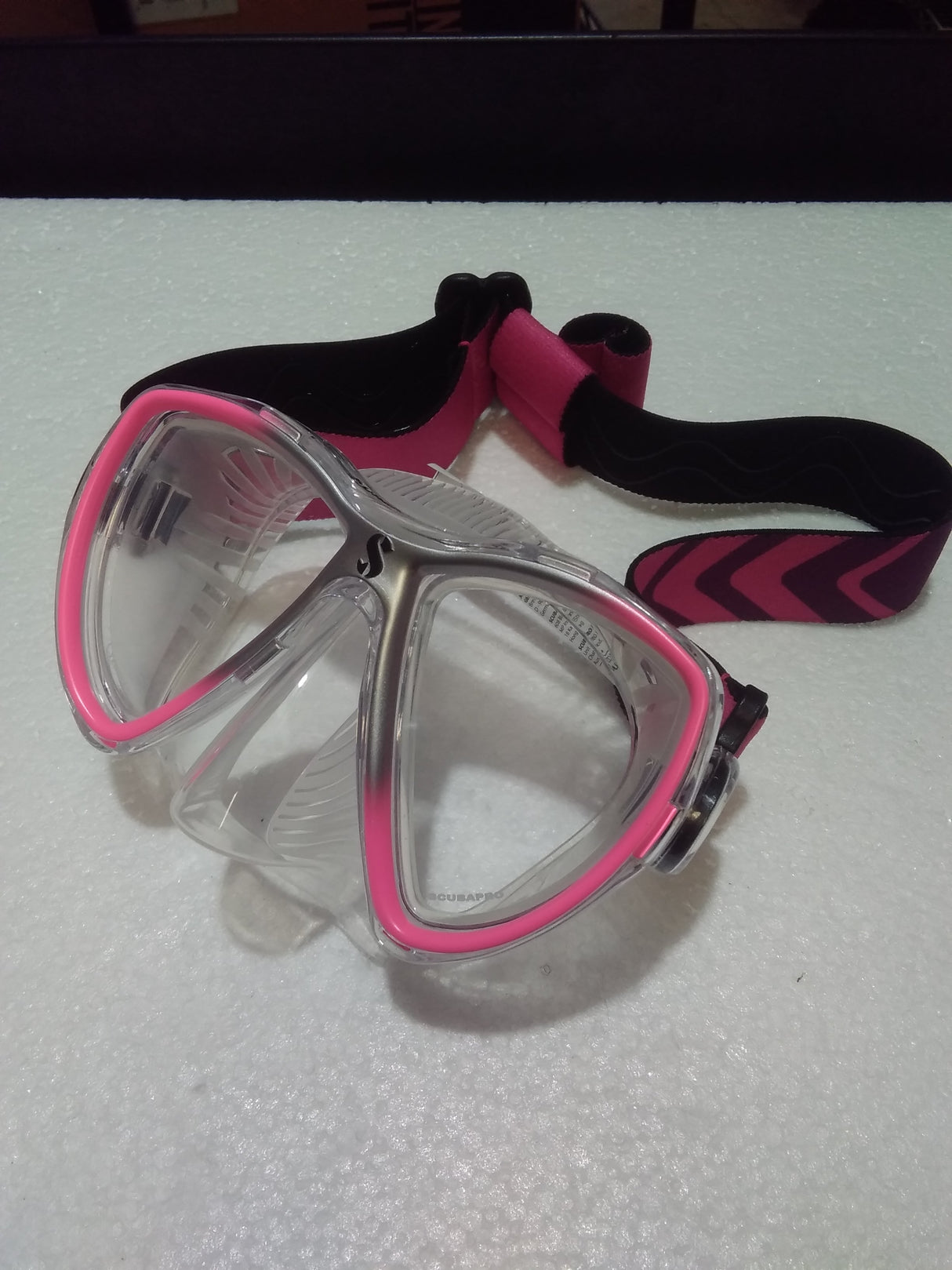 Used Scubapro Synergy Mini Dive Mask W Comfort Strap-Pink/Silver-Clear-