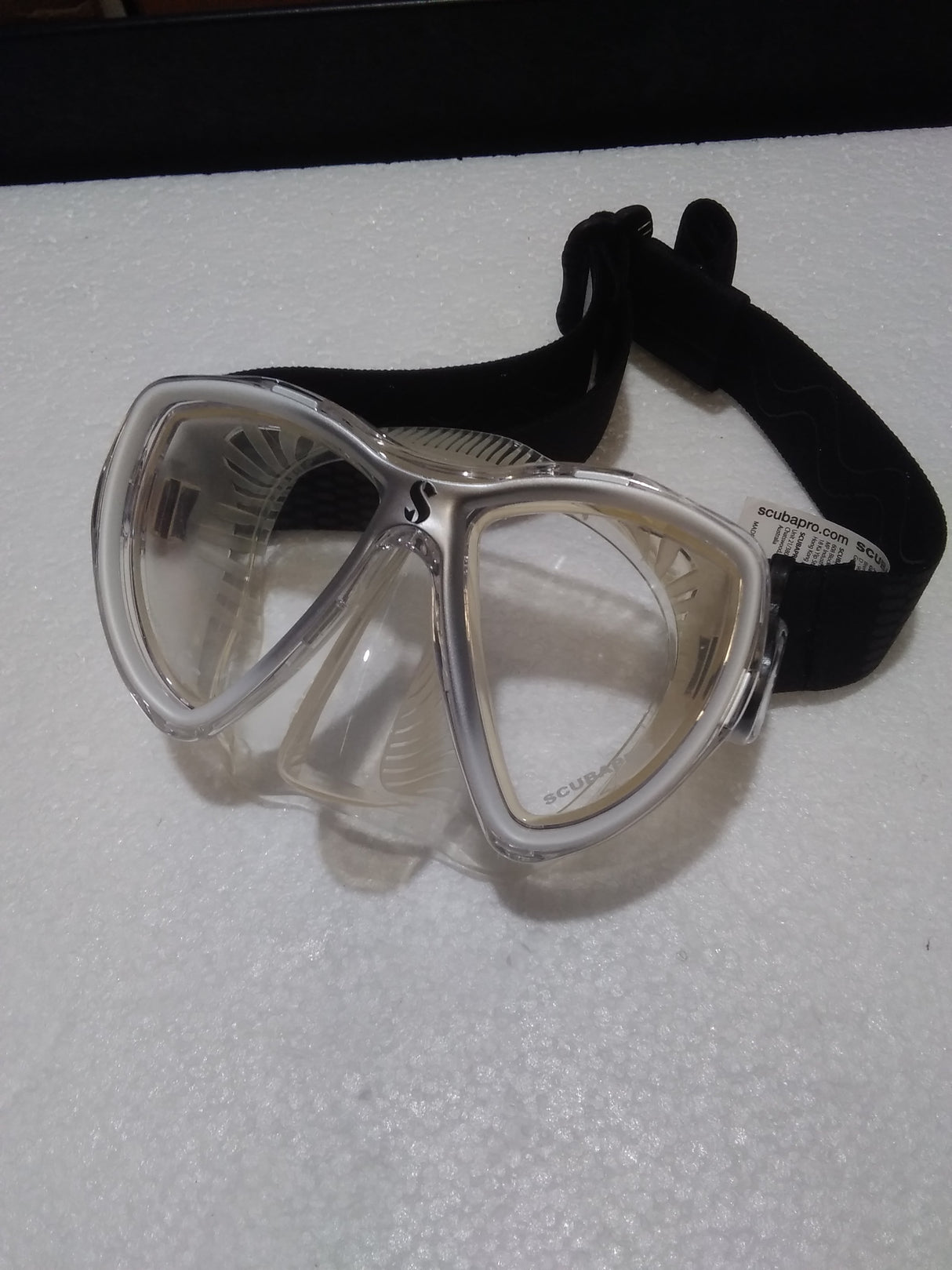 Used Scubapro Synergy Mini Dive Mask with Comfort Strap-