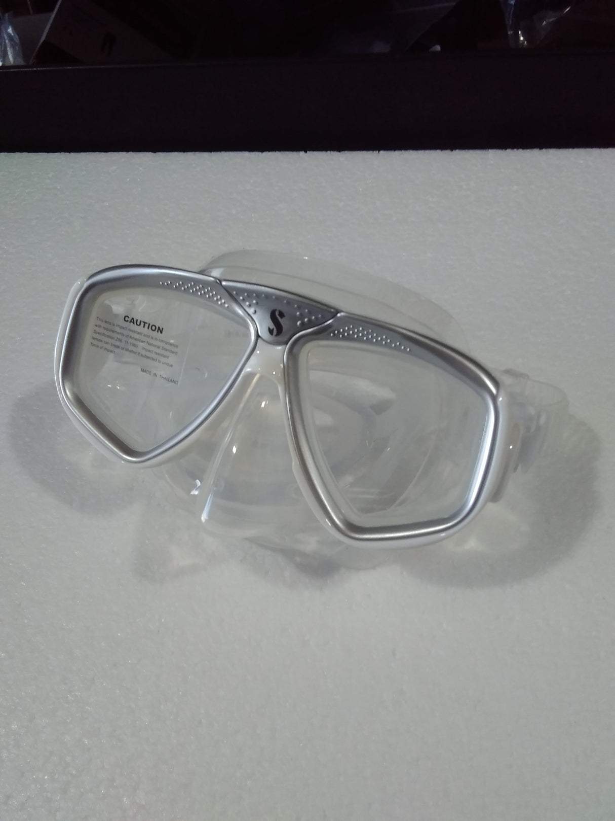 Used Scubapro Zoom (Evo) Mask-White/Silver/Clear Silicone-