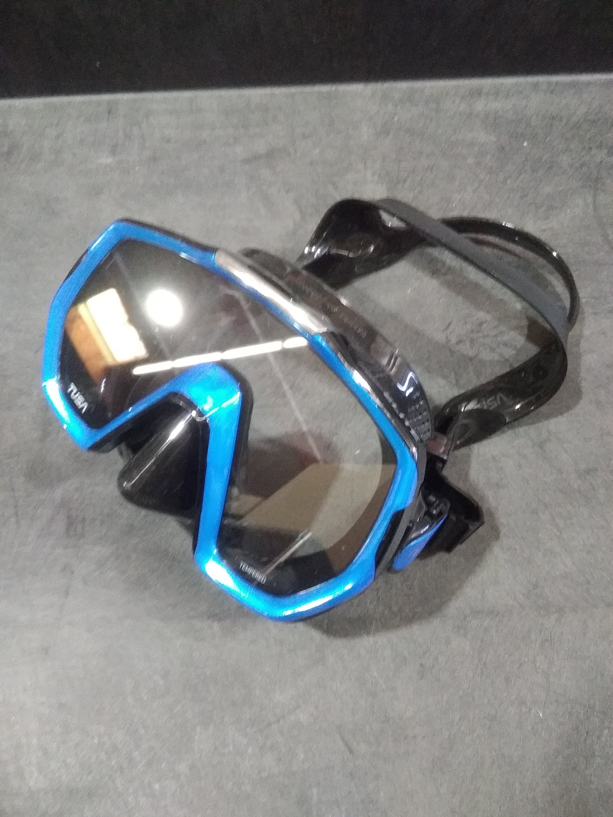 Used Tusa Freedom Elite Mask-Black/Fish Tail Blue-Like New-