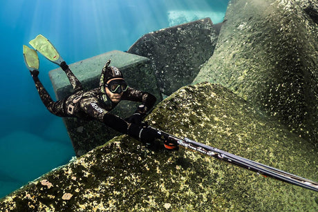 How to Choose a Speargun: Sling vs. Pneumatic and Sizing by Dive Environment