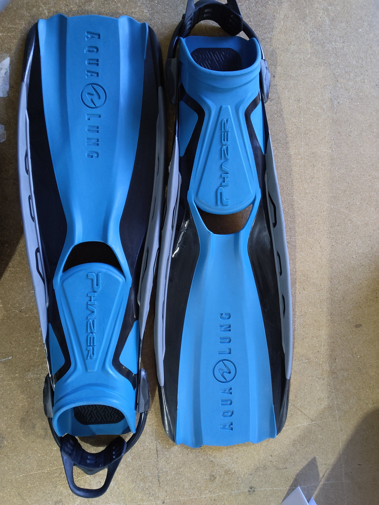 Used Aqualung Phazer Open Heel Dive Fins