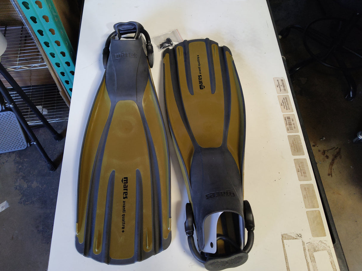 Used Mares Avanti Quattro Plus Open Heel Bungee Strap Dive Fin