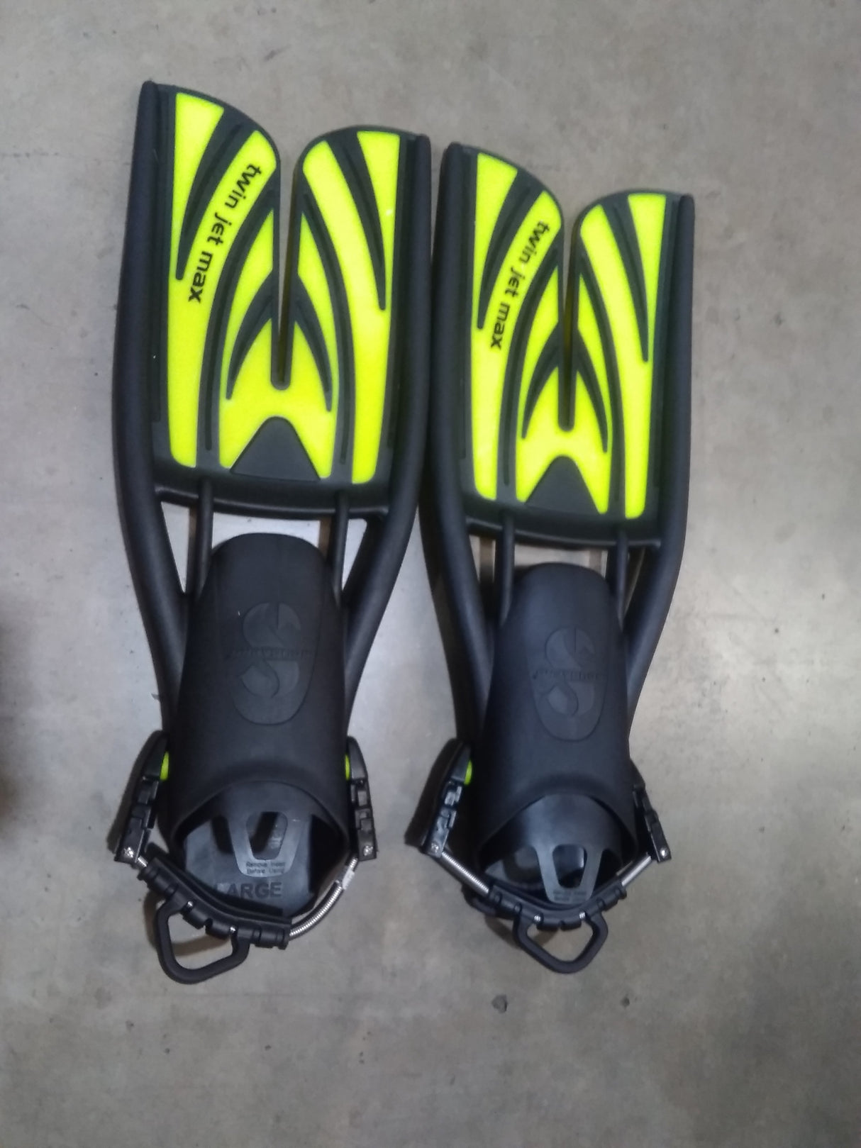 Used ScubaPro Twin Jet Max Fin