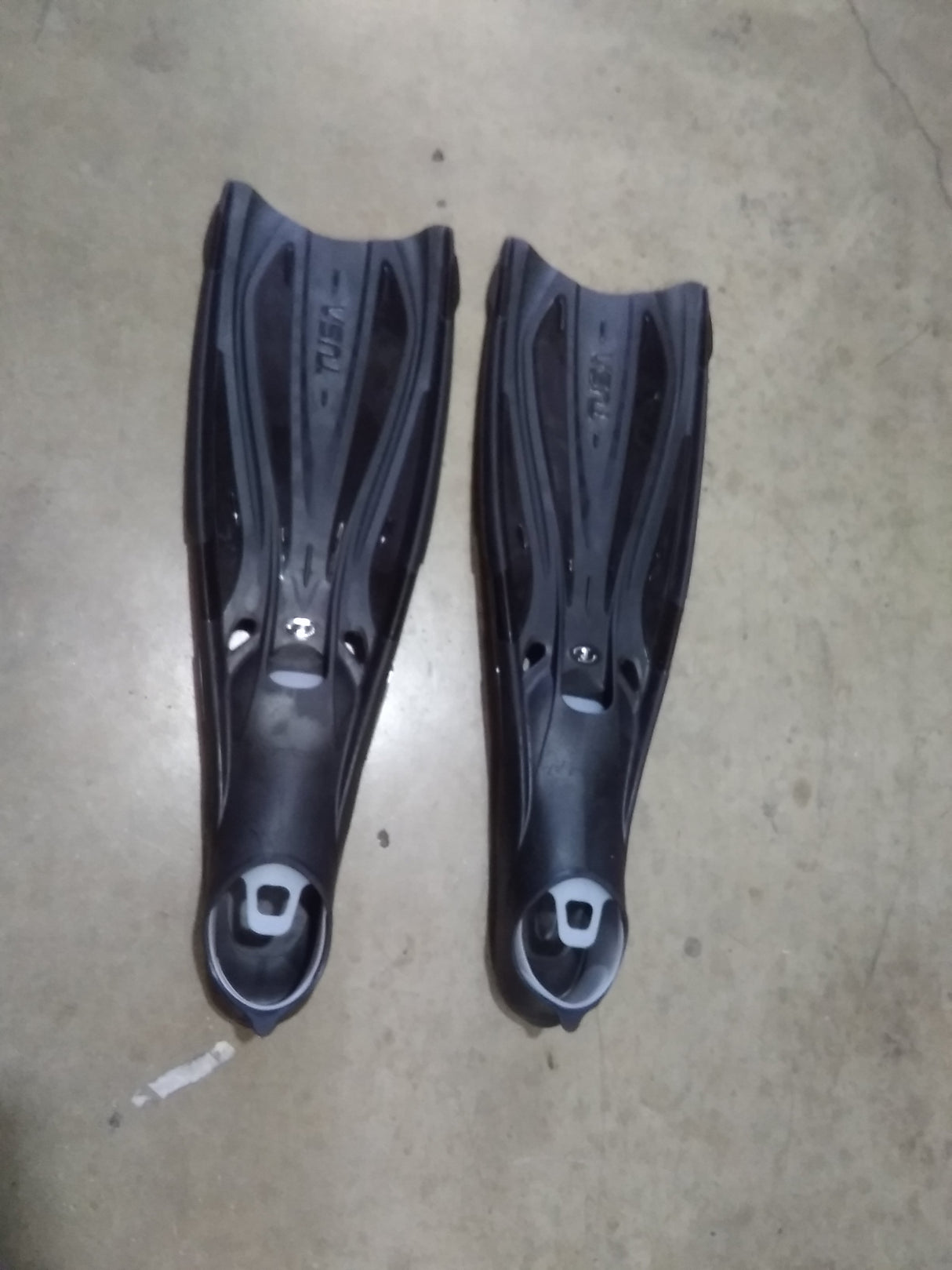 Open Box Tusa Solla Full Foot Fin-Black-M-Like New