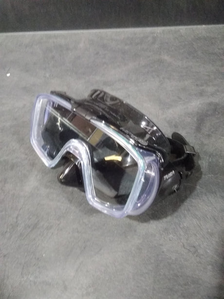 Open Box Tusa Visio Tri-Ex Mask (M-31)-Black/Black Silicone-Like New-
