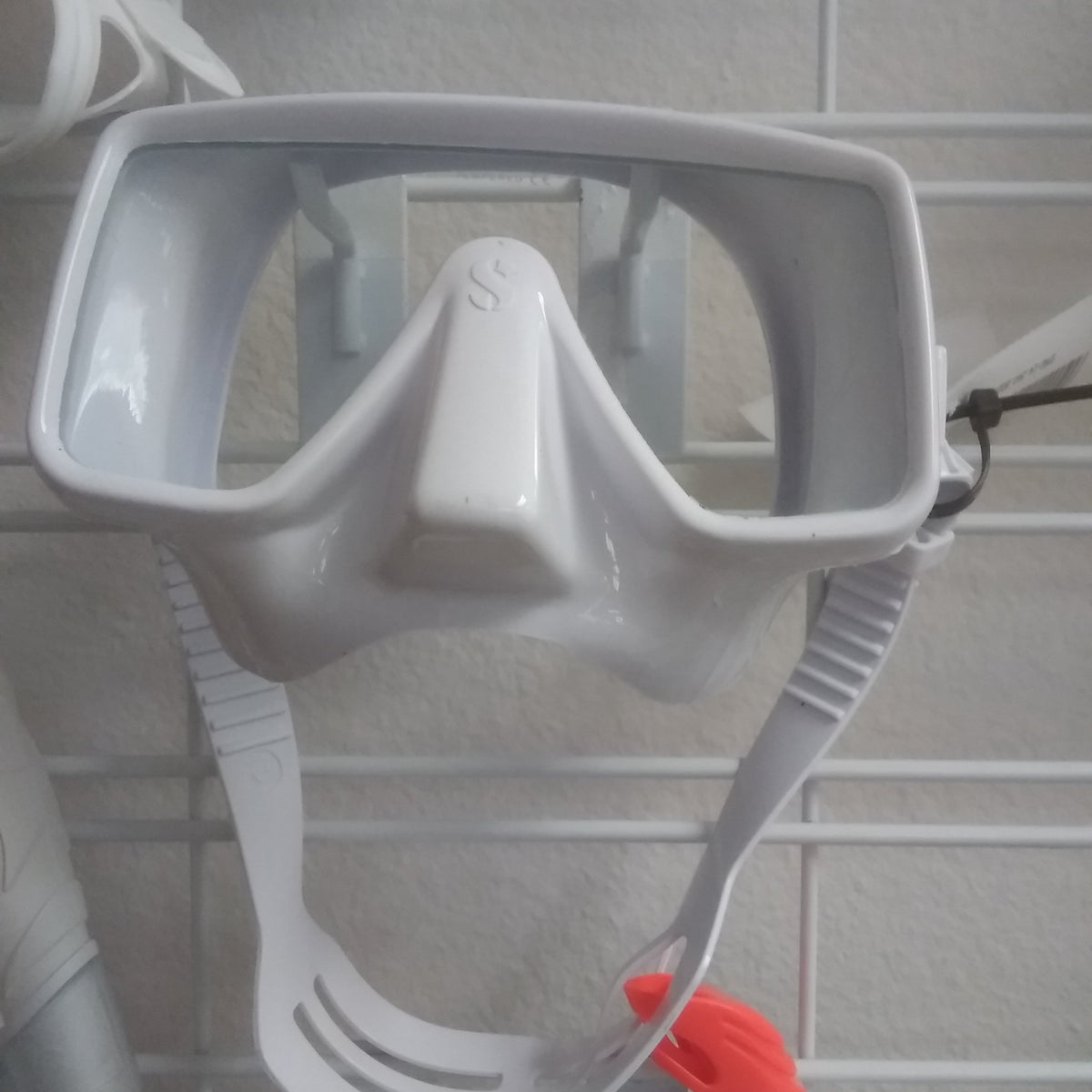 Used Scubapro Frameless Mask – DiveCatalog.com