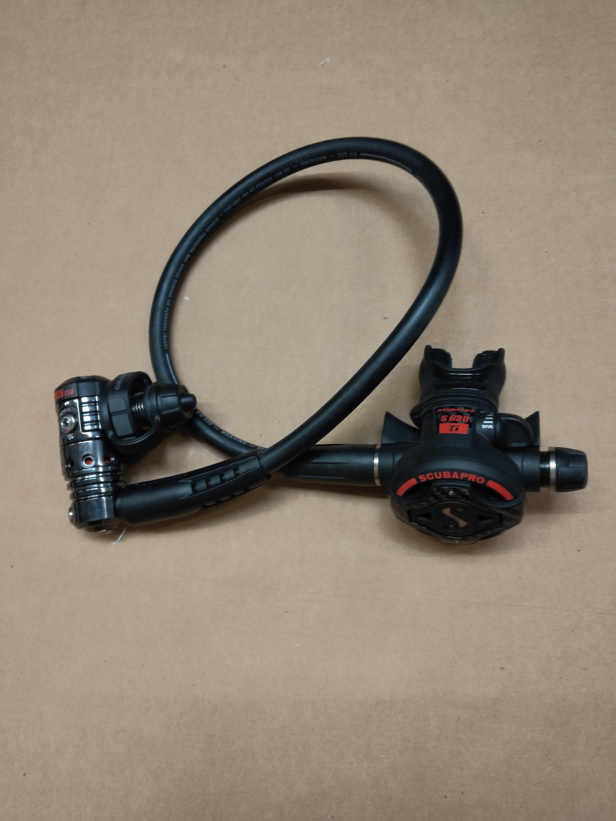 Open Box Scubapro MK25 EVOBT DIN300/S620Ti 60th Anniversary Carbon BT