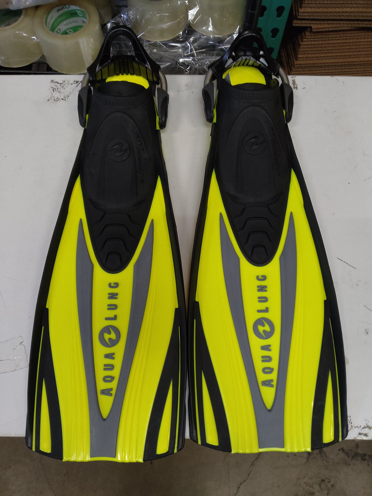 Used Aqualung Express SS Open Heel Dive Fins