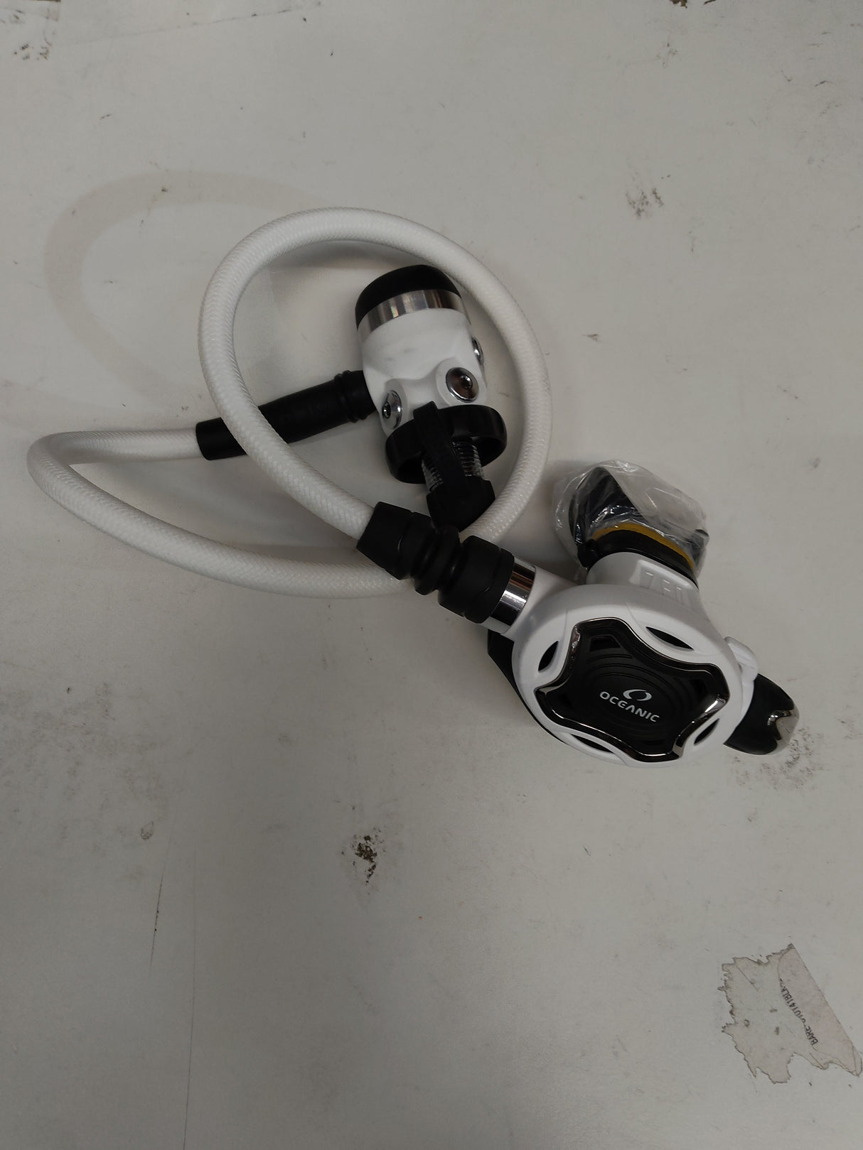 Open Box Oceanic ZEO FDX-I Regulator with Maxflex Swivel Hose Set