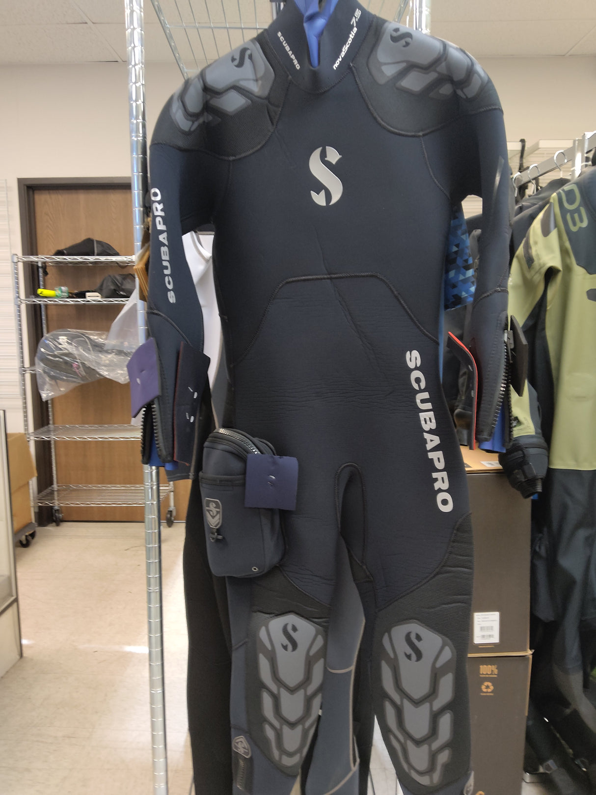 Used Scubapro Novascotia Steamer 7.5mm Mens Semi Drysuit w/ Hood