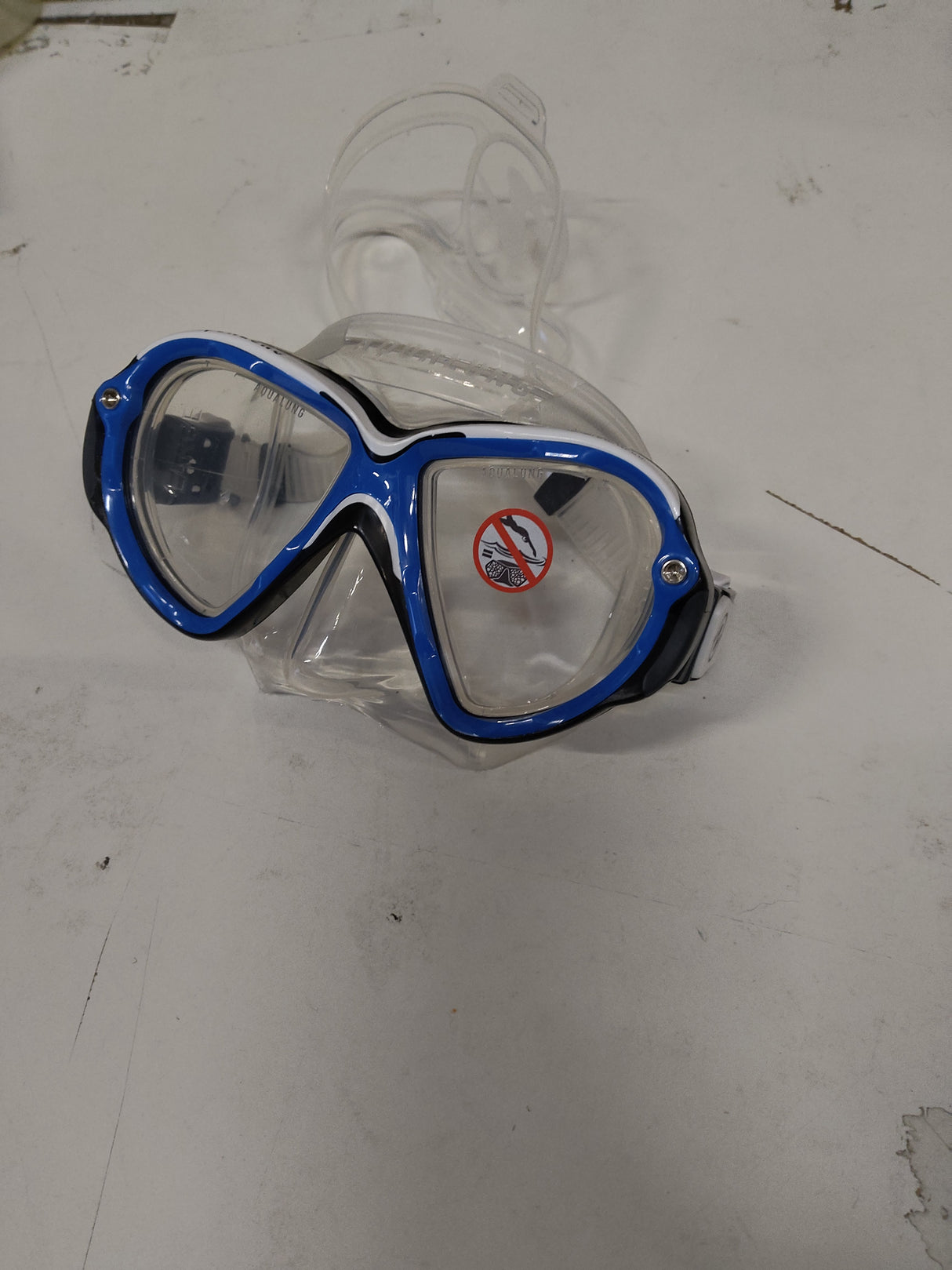 Used Aqualung Reveal Ultrafit Scuba Diving Mask