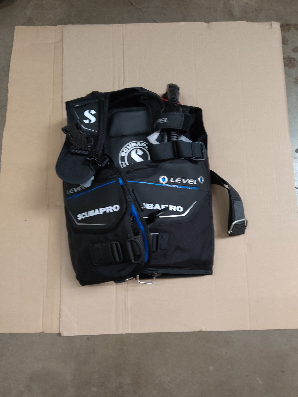 Open Box Scubapro Level with Air2 BCD