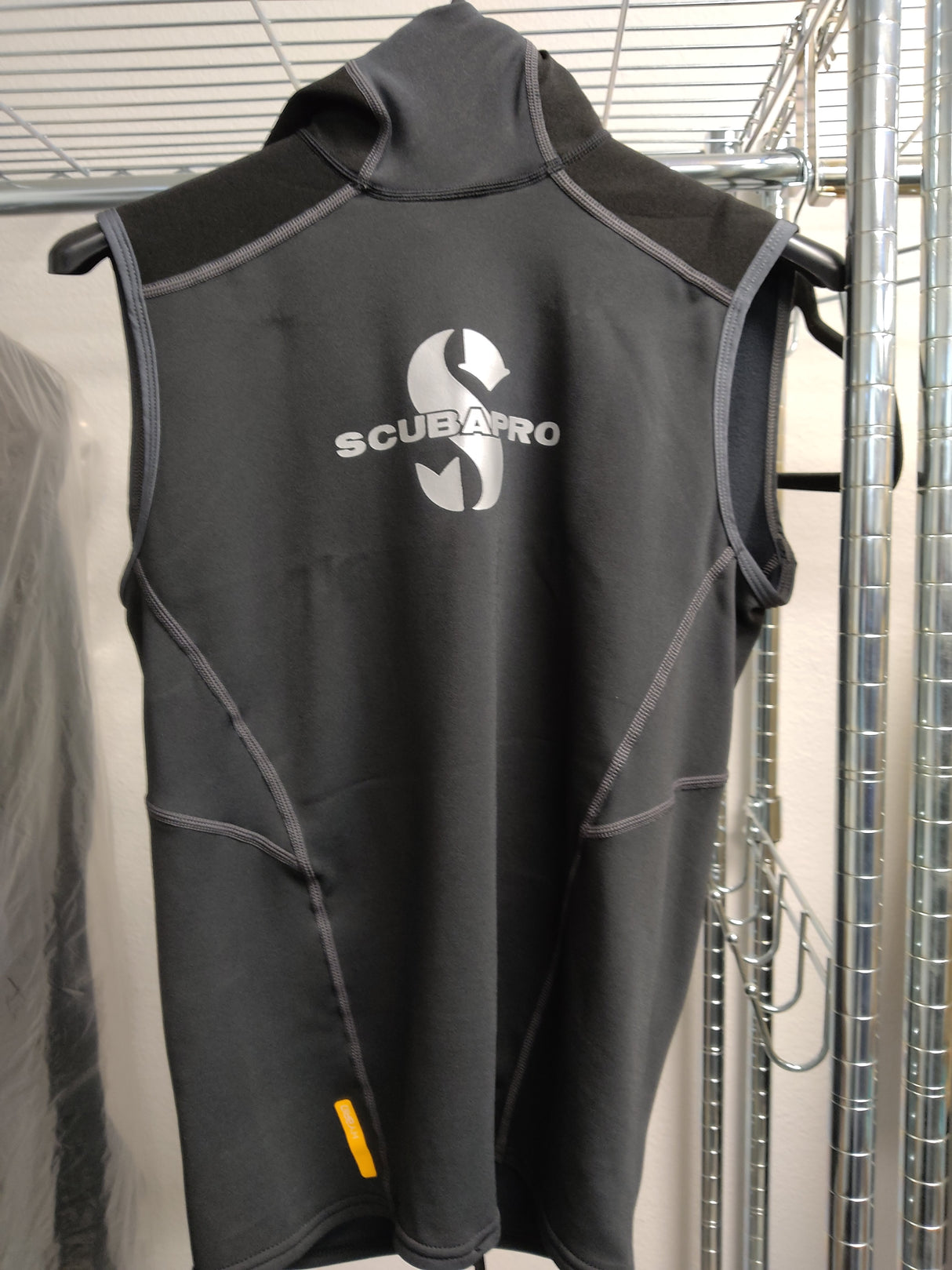 Open Box Scubapro Hybrid Mens Hooded Vest