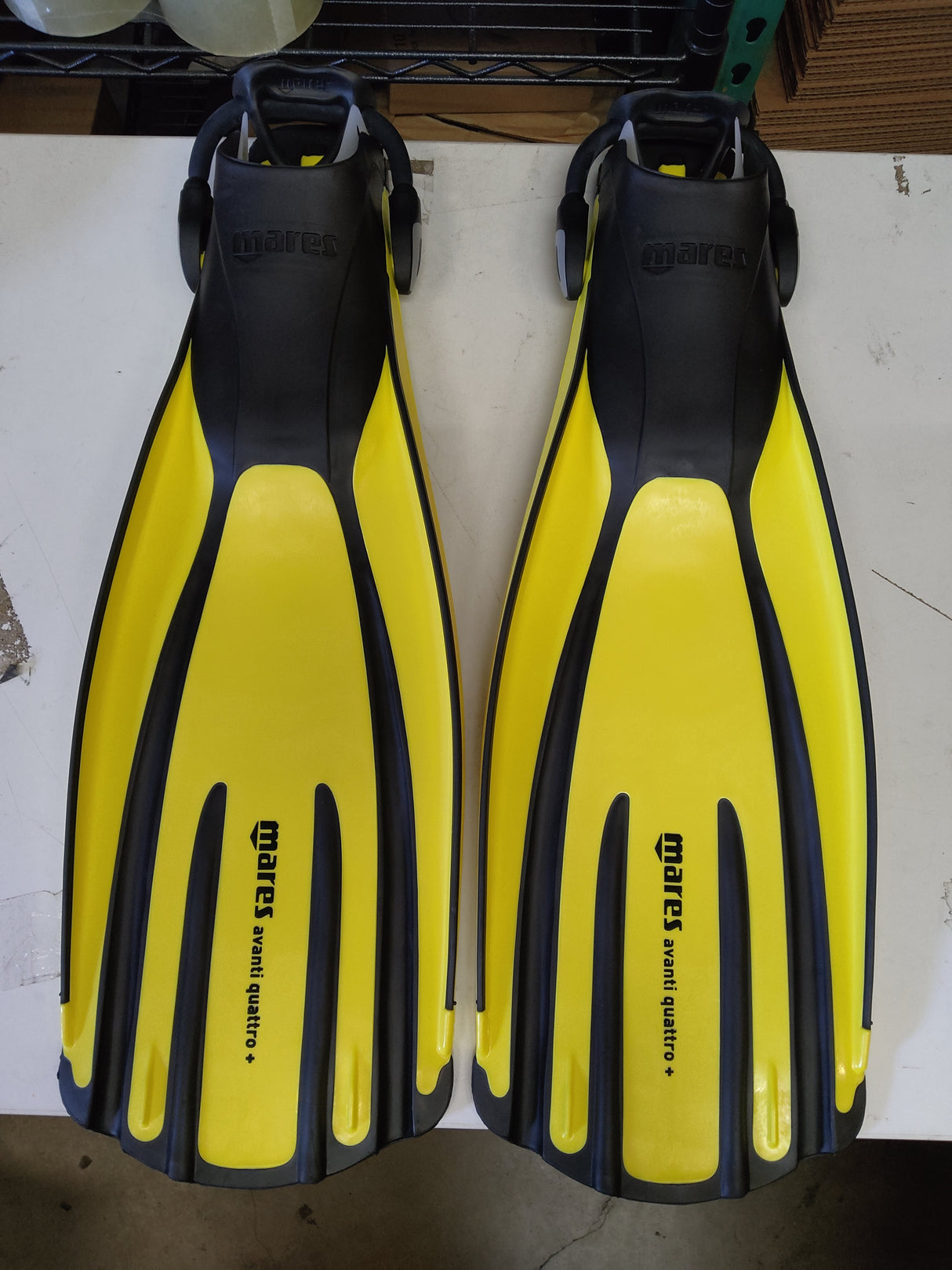 Used Mares Avanti Quattro Plus Open Heel Bungee Strap Dive Fin