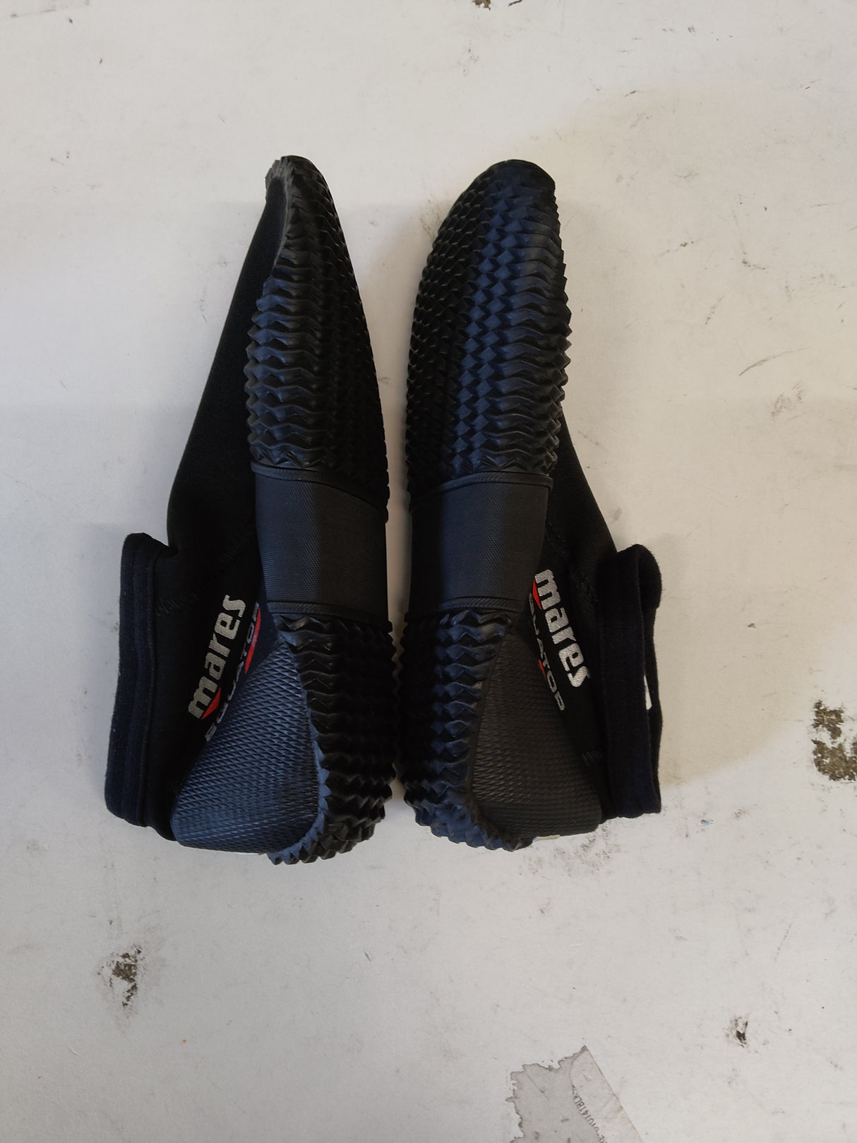 Used Mares Equator 2mm Dive Boots