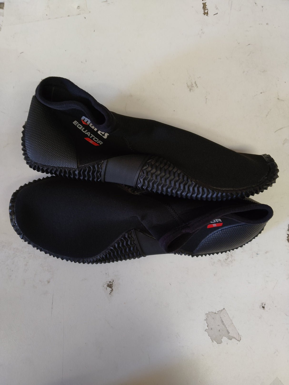 Used Mares Equator 2mm Dive Boots