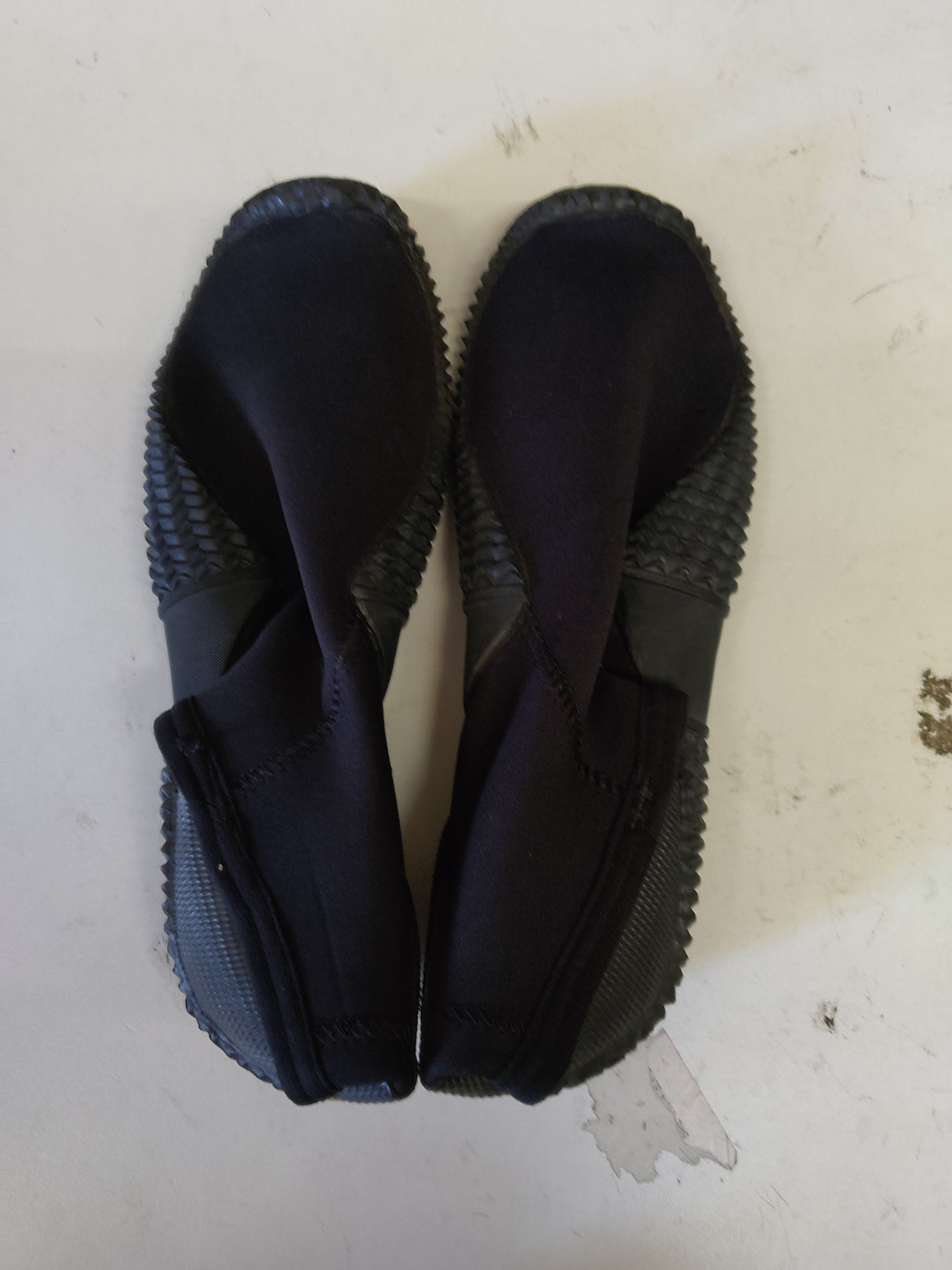 Used Mares Equator 2mm Dive Boots