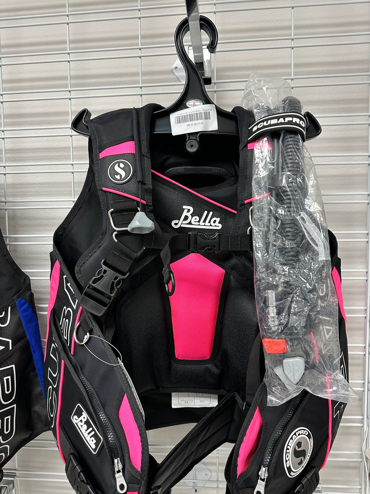 Used Scubapro Bella with Balanced Inflator (2018)-Black/Pink-XL-Like New
