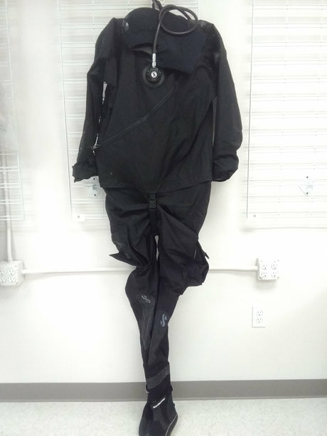 Used Scubapro Evertech Dry Breathable Mens Scuba Diving Drysuit-M-