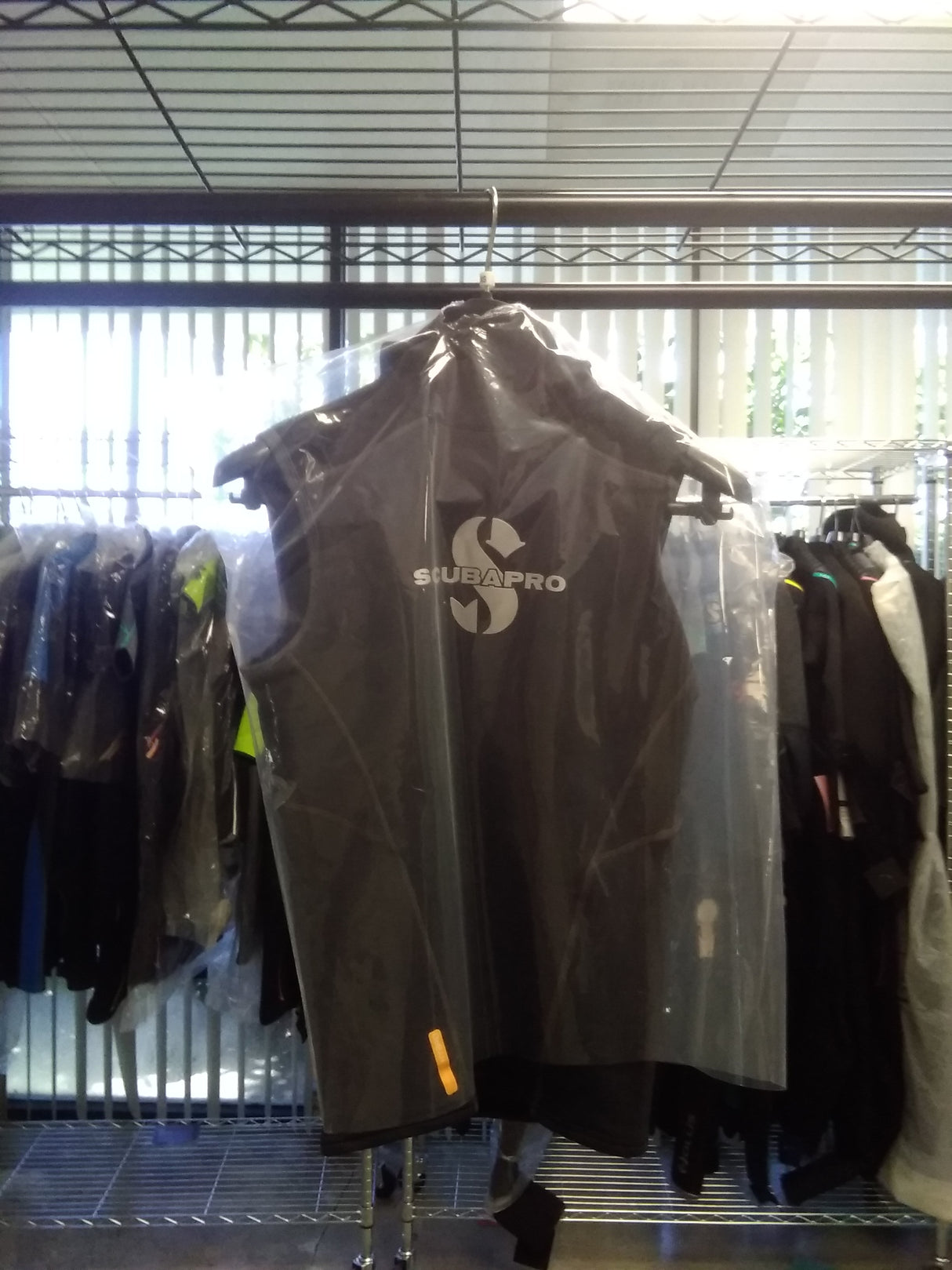 Used Scubapro Hybrid Mens Hooded Vest-XS-