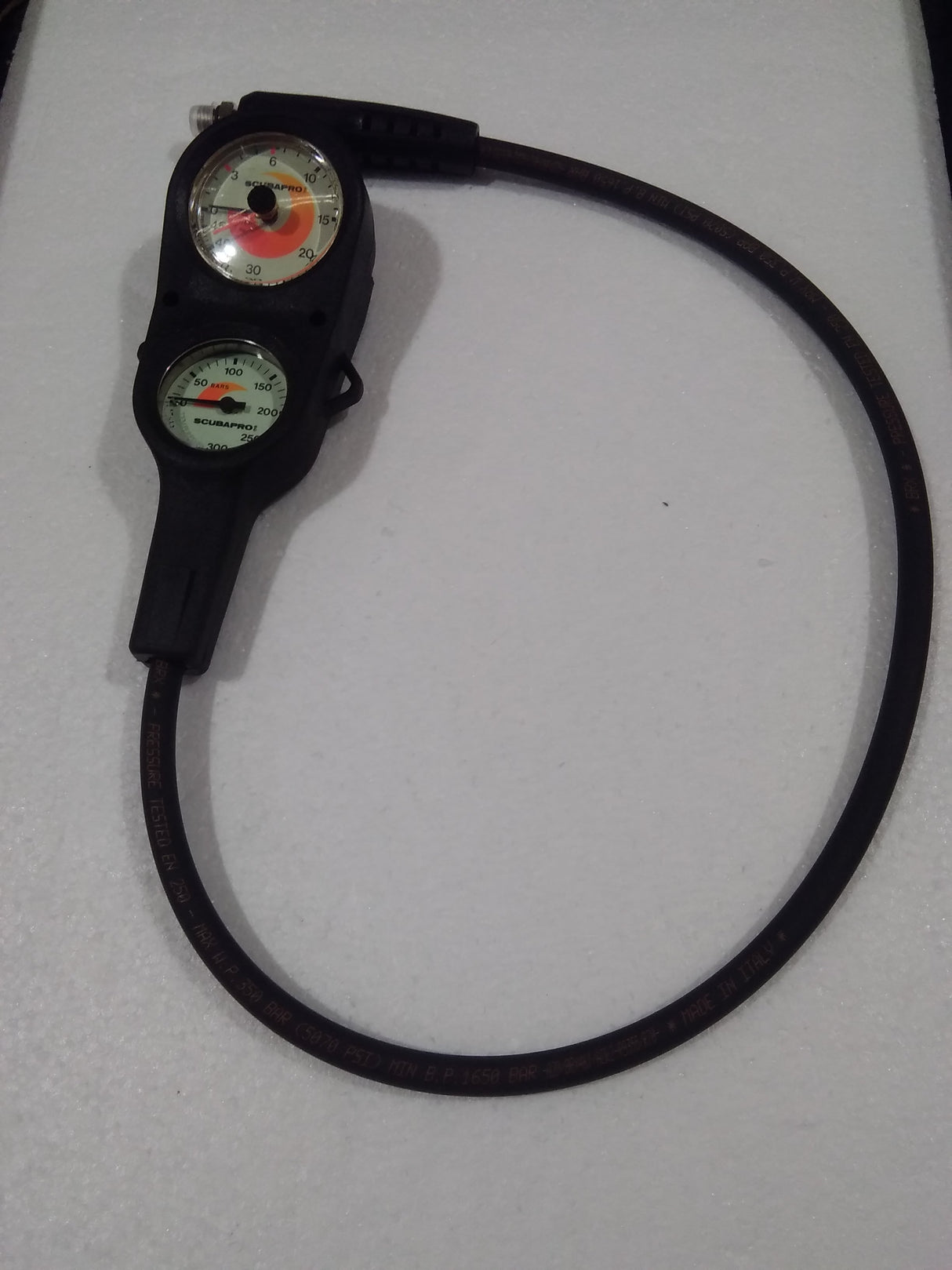 Used Scubapro Metric Depth And Pressure Gauge Console-