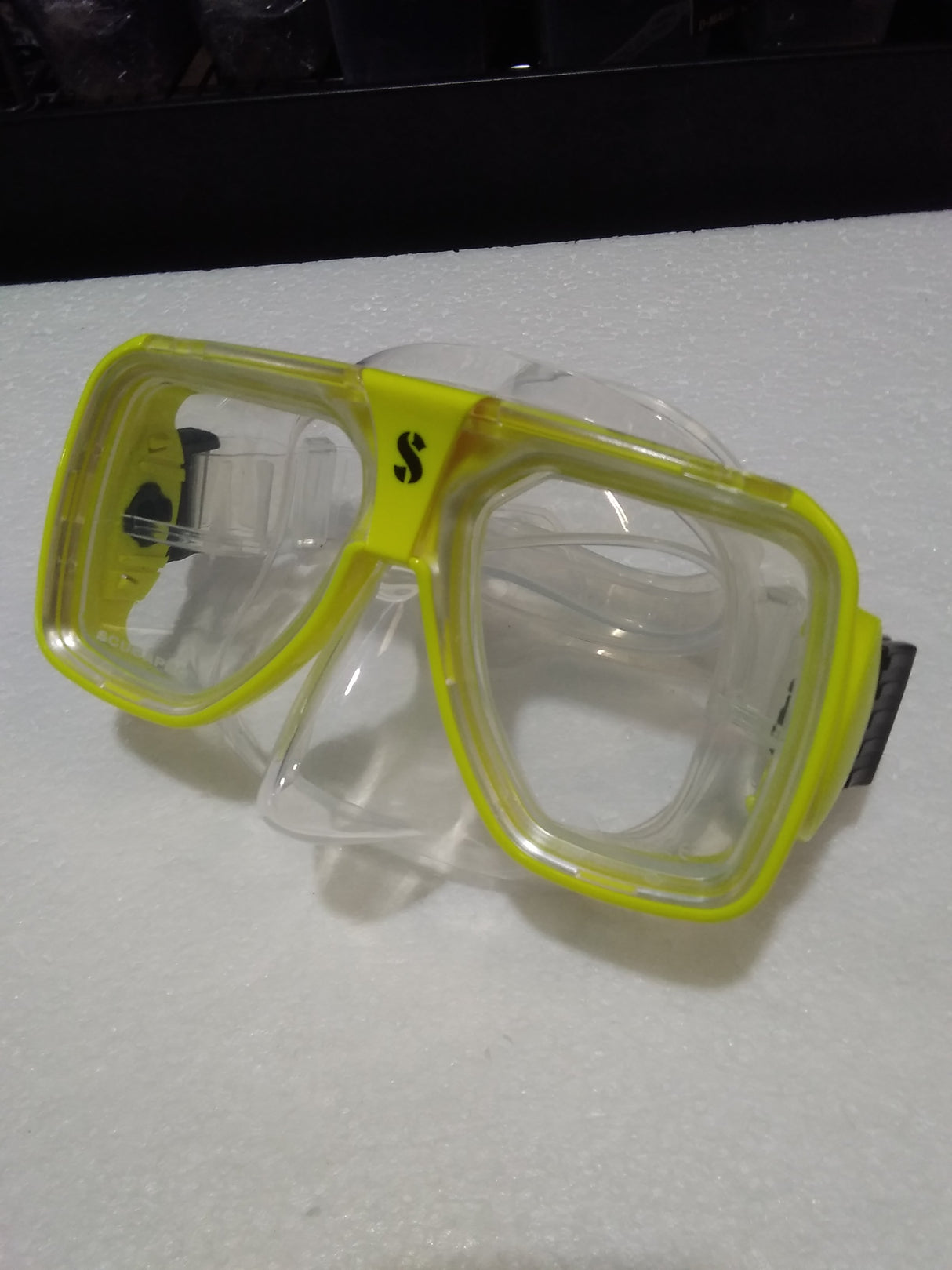 Used Scubapro Solara Dive Mask-Yellow-